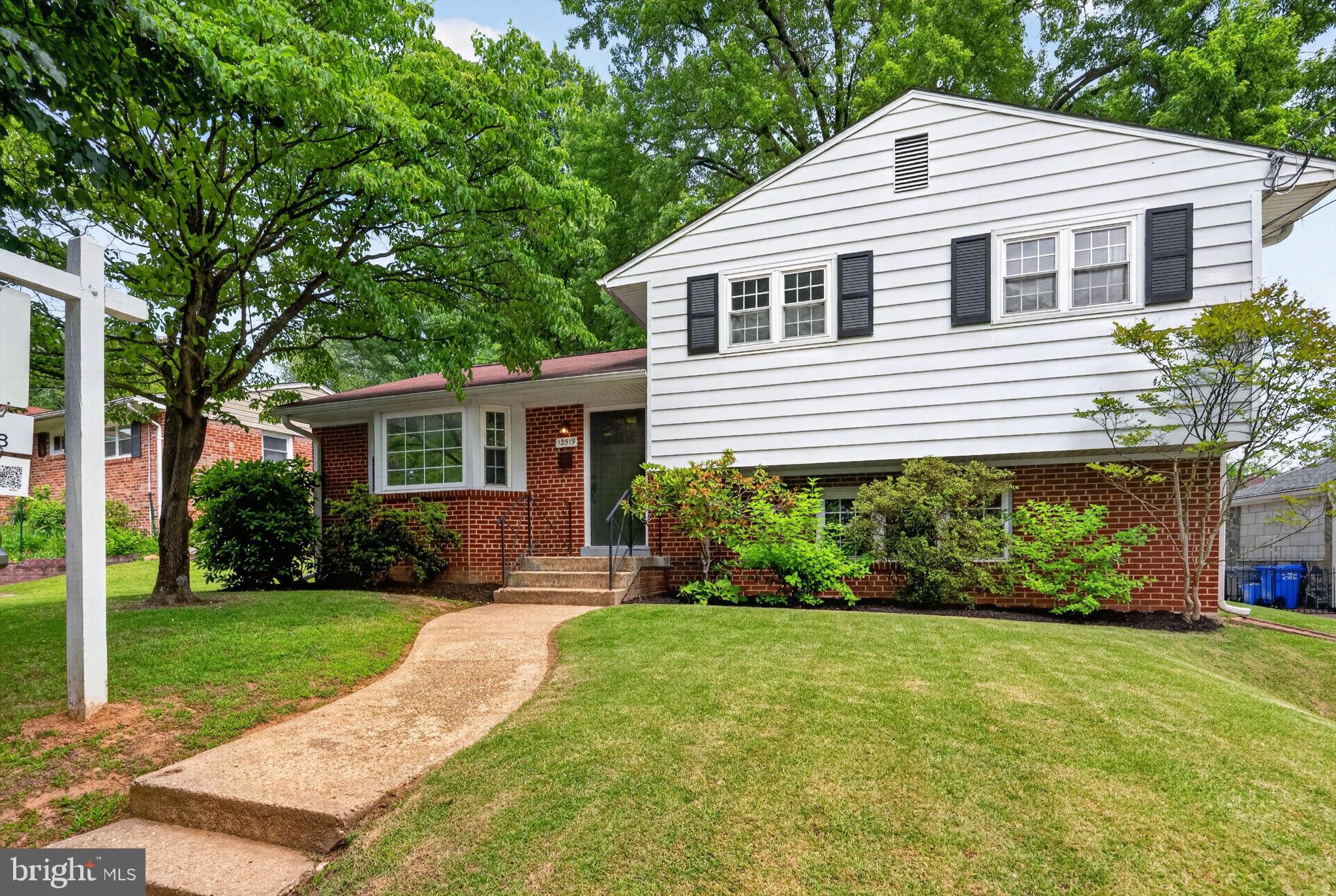 MONTGOMERY KNOLLS - Residential