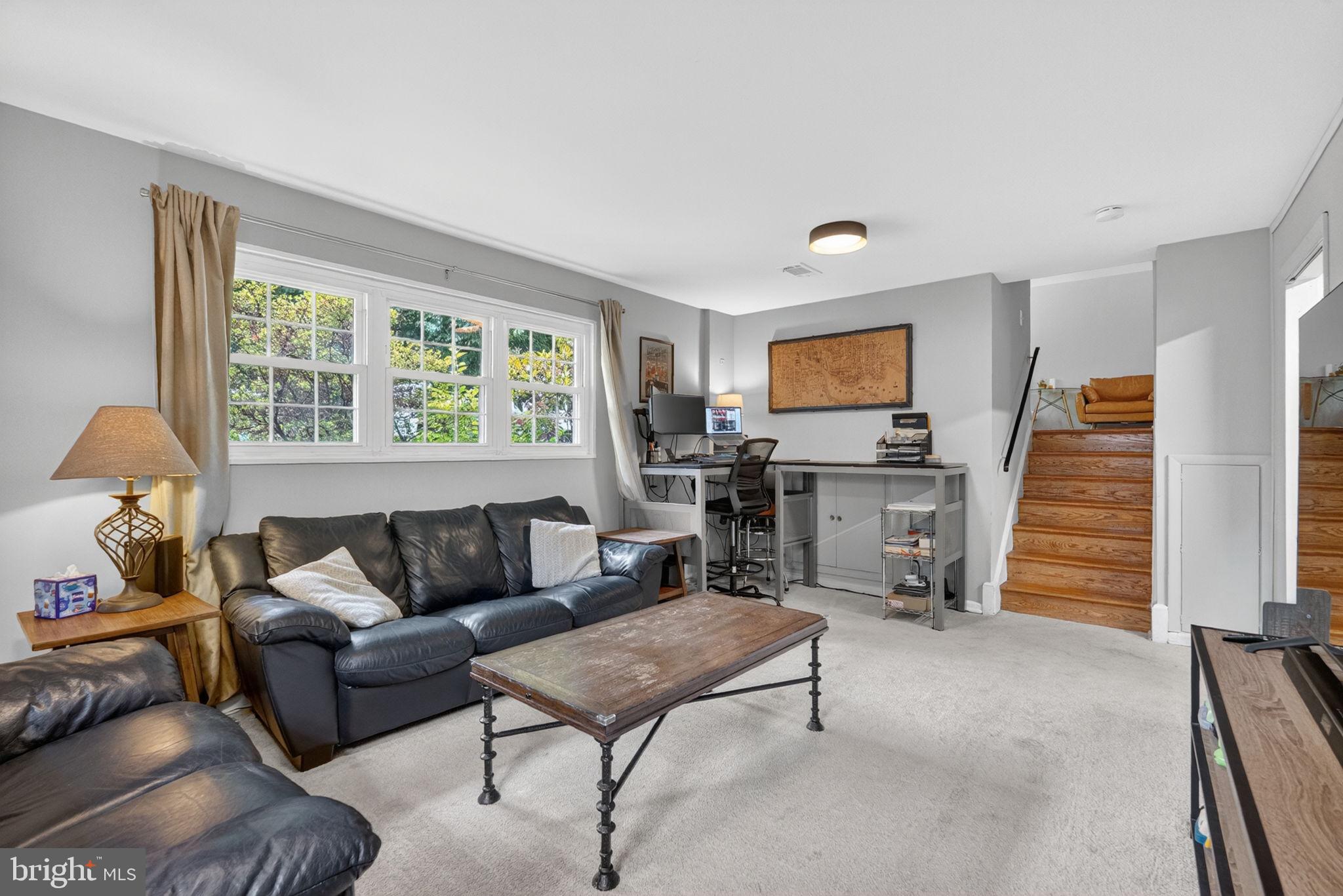 MONTGOMERY KNOLLS - Residential