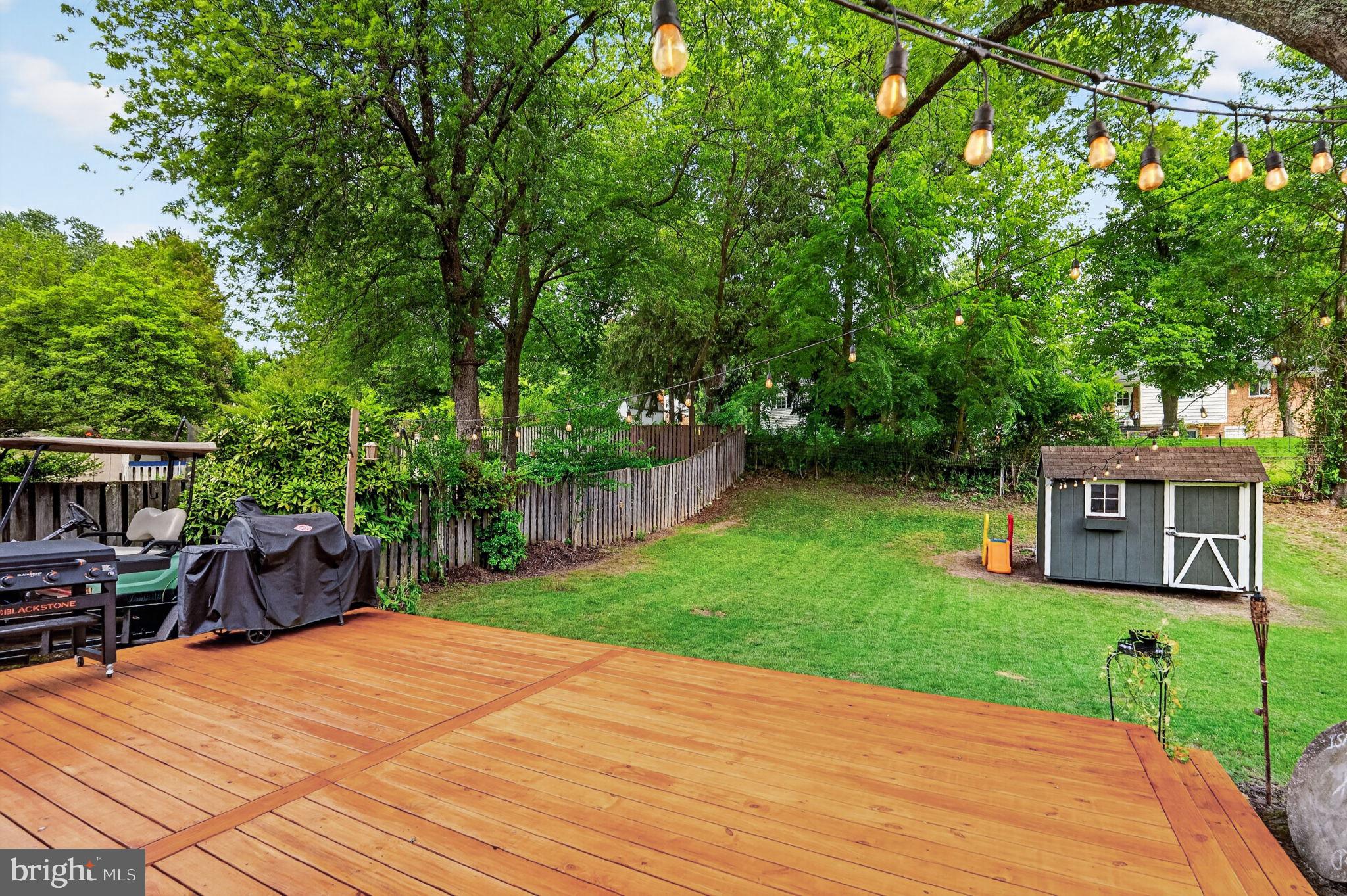 MONTGOMERY KNOLLS - Residential