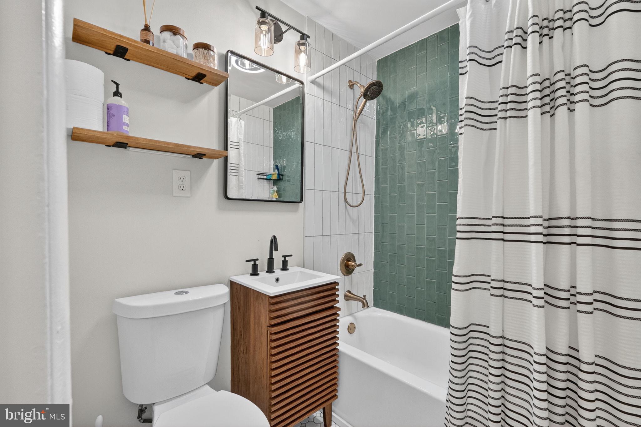 MONTGOMERY KNOLLS - Residential