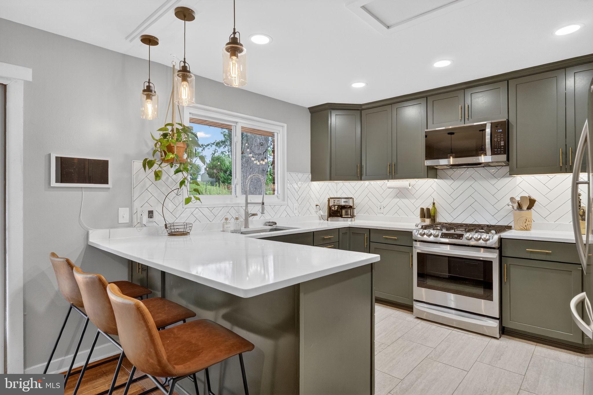 MONTGOMERY KNOLLS - Residential
