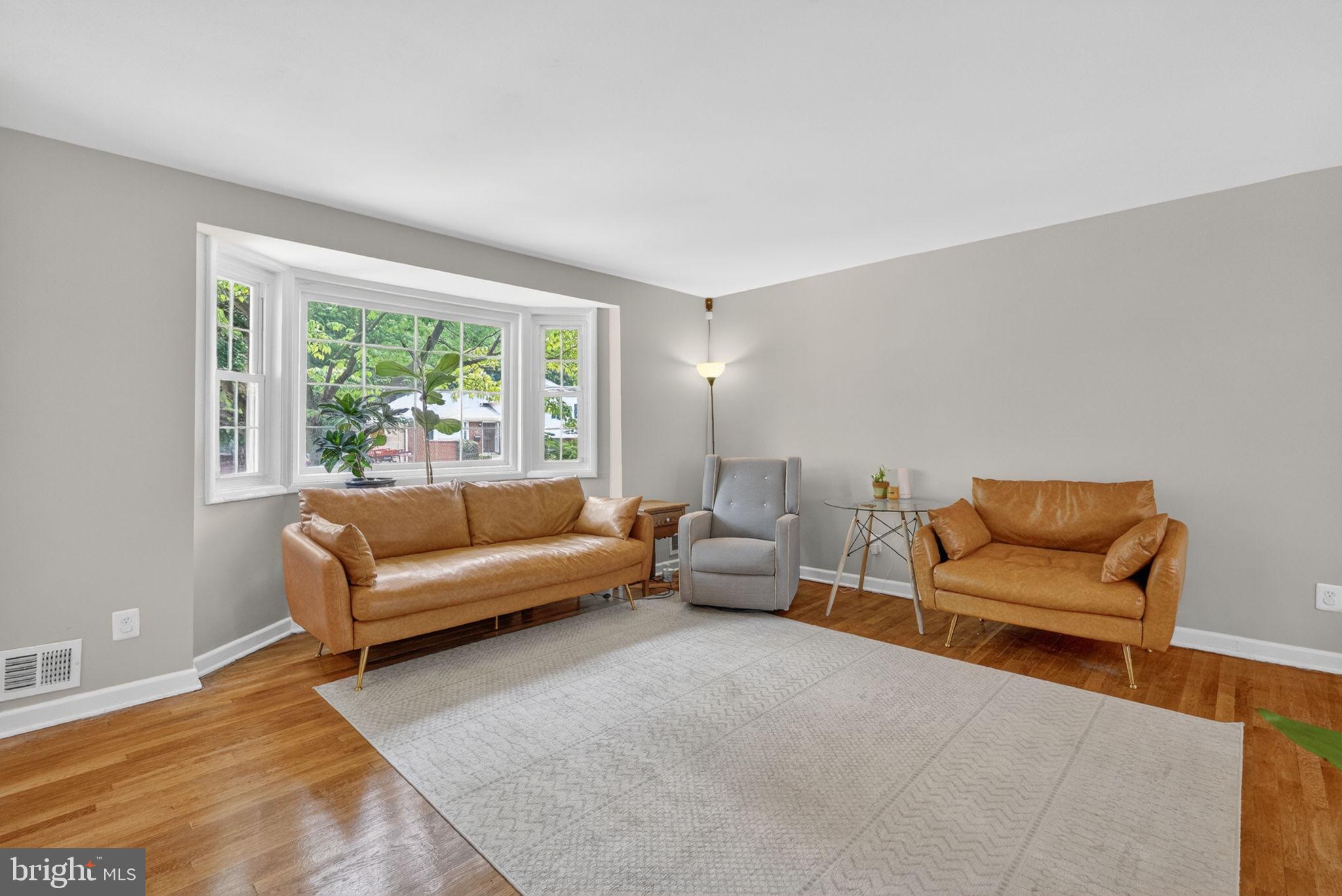 MONTGOMERY KNOLLS - Residential