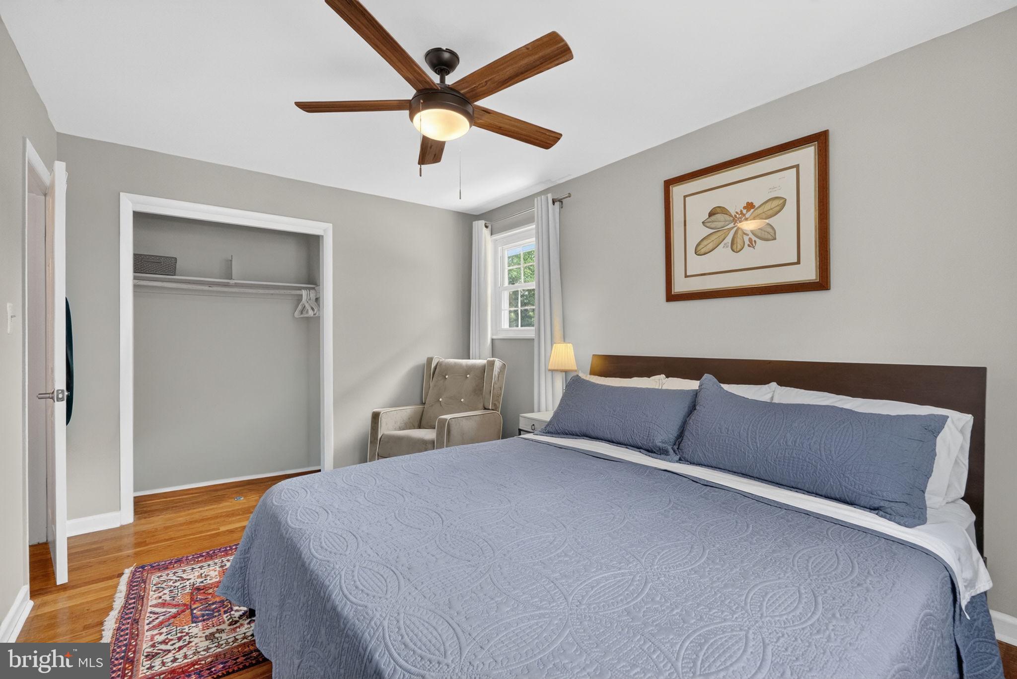 MONTGOMERY KNOLLS - Residential