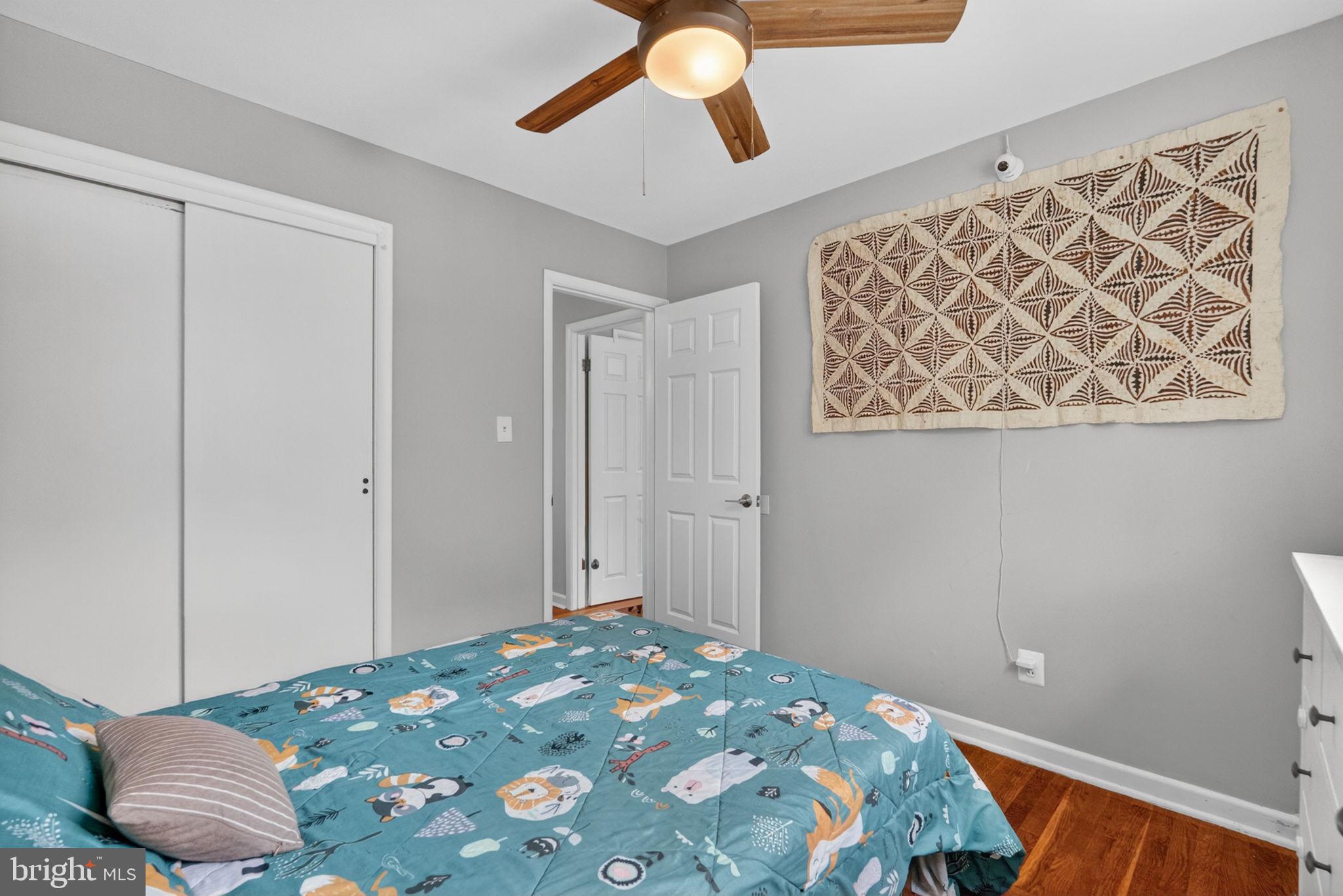 MONTGOMERY KNOLLS - Residential
