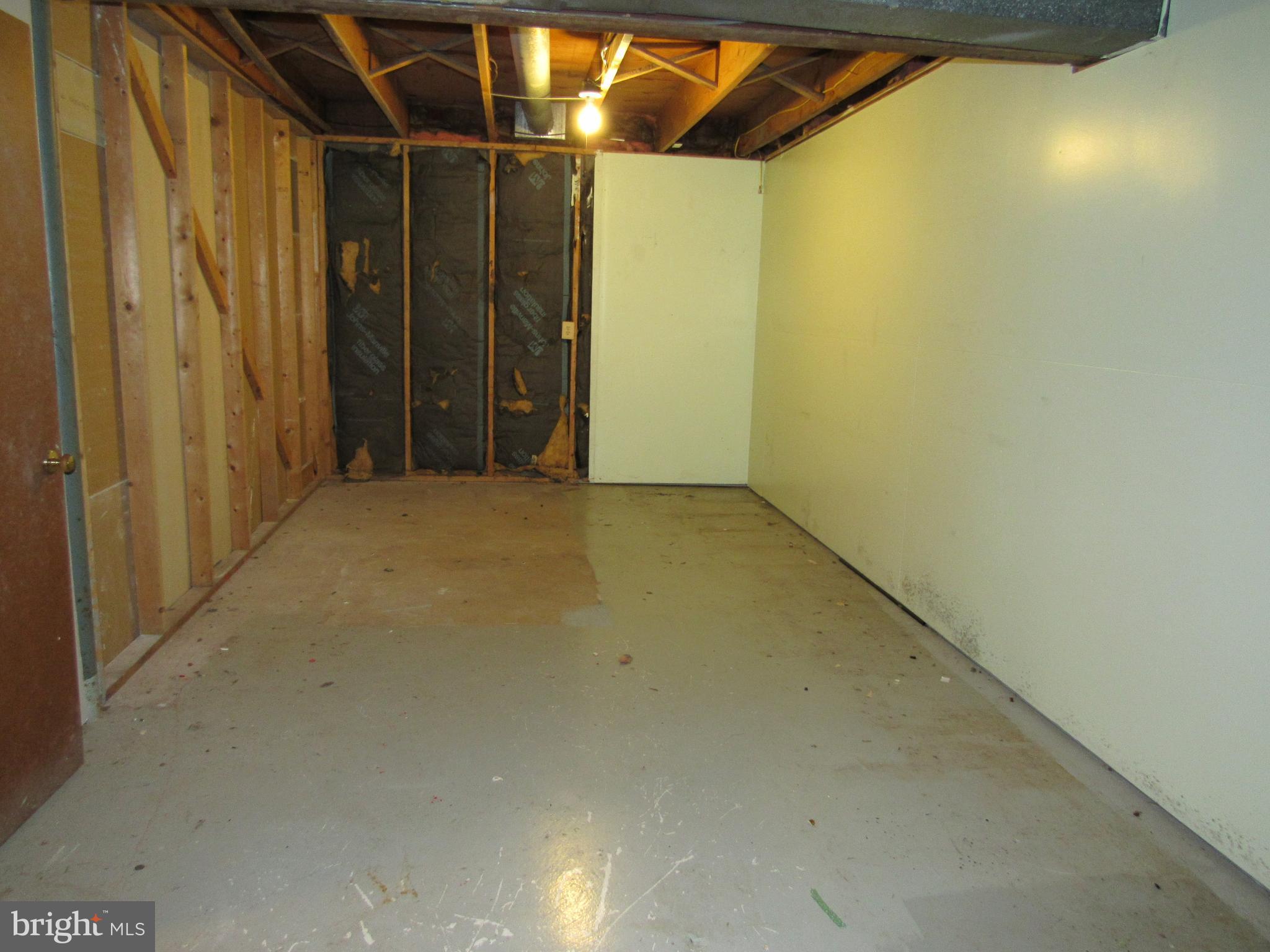 COUNTRY CLUB/LAKE MONTCLAIR - Residential