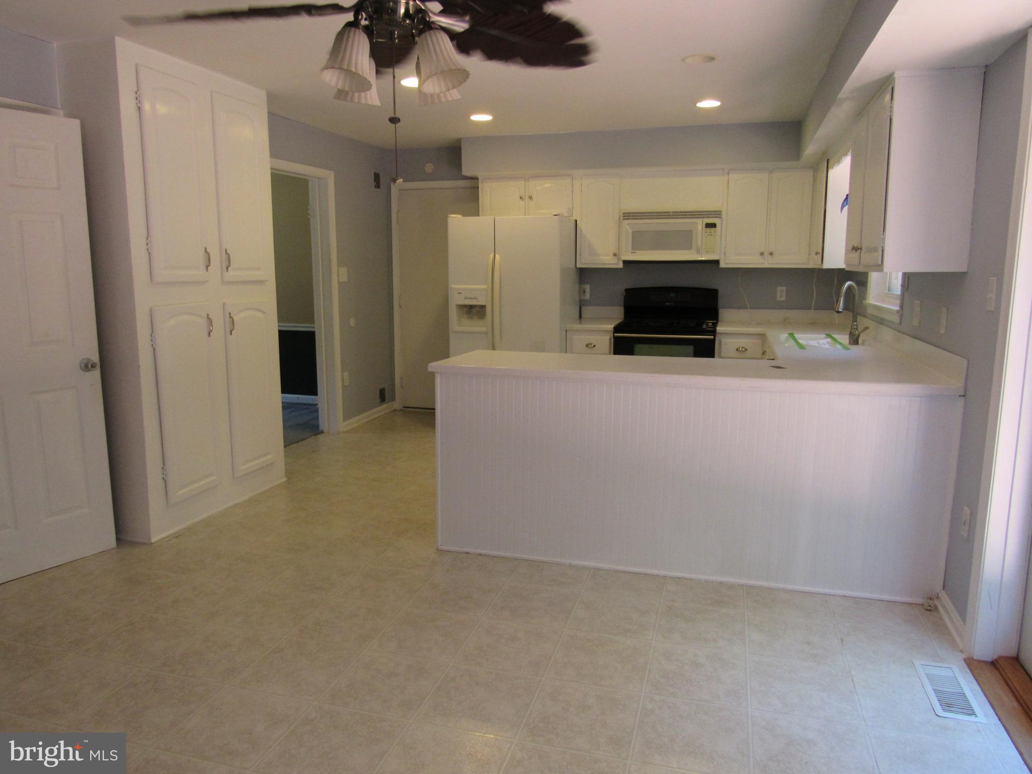 COUNTRY CLUB/LAKE MONTCLAIR - Residential