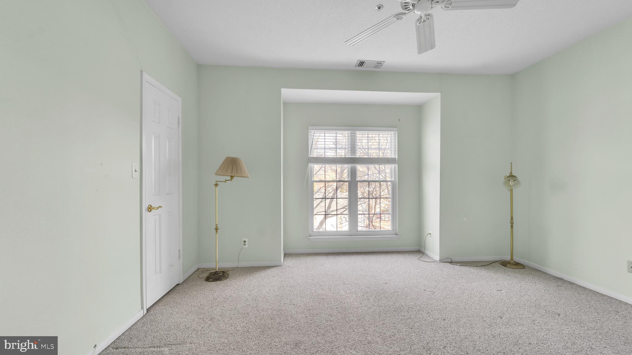 ENGLISH COUNTRY MANOR - Residential Lease