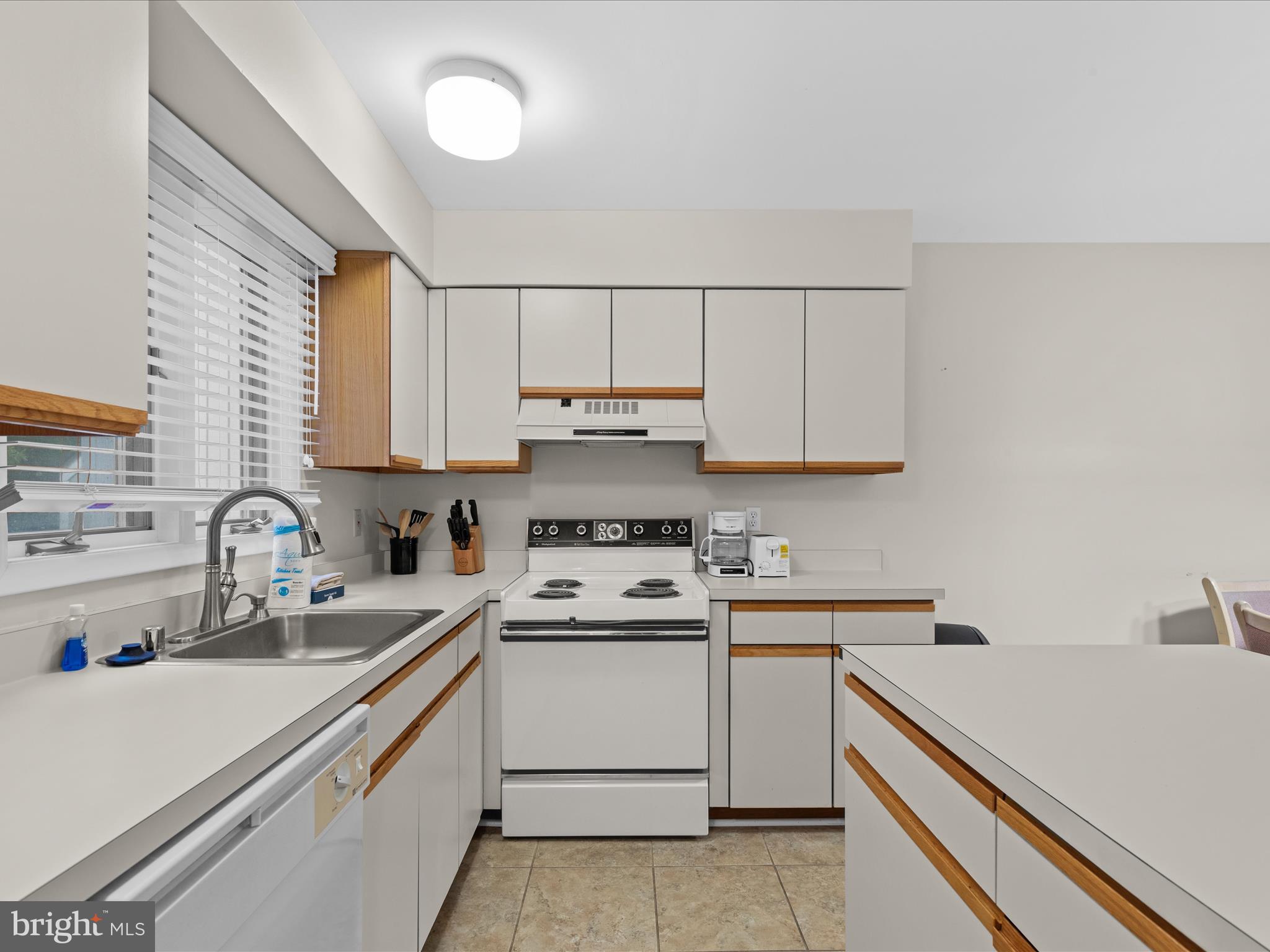 SEA COLONY WEST - Residential
