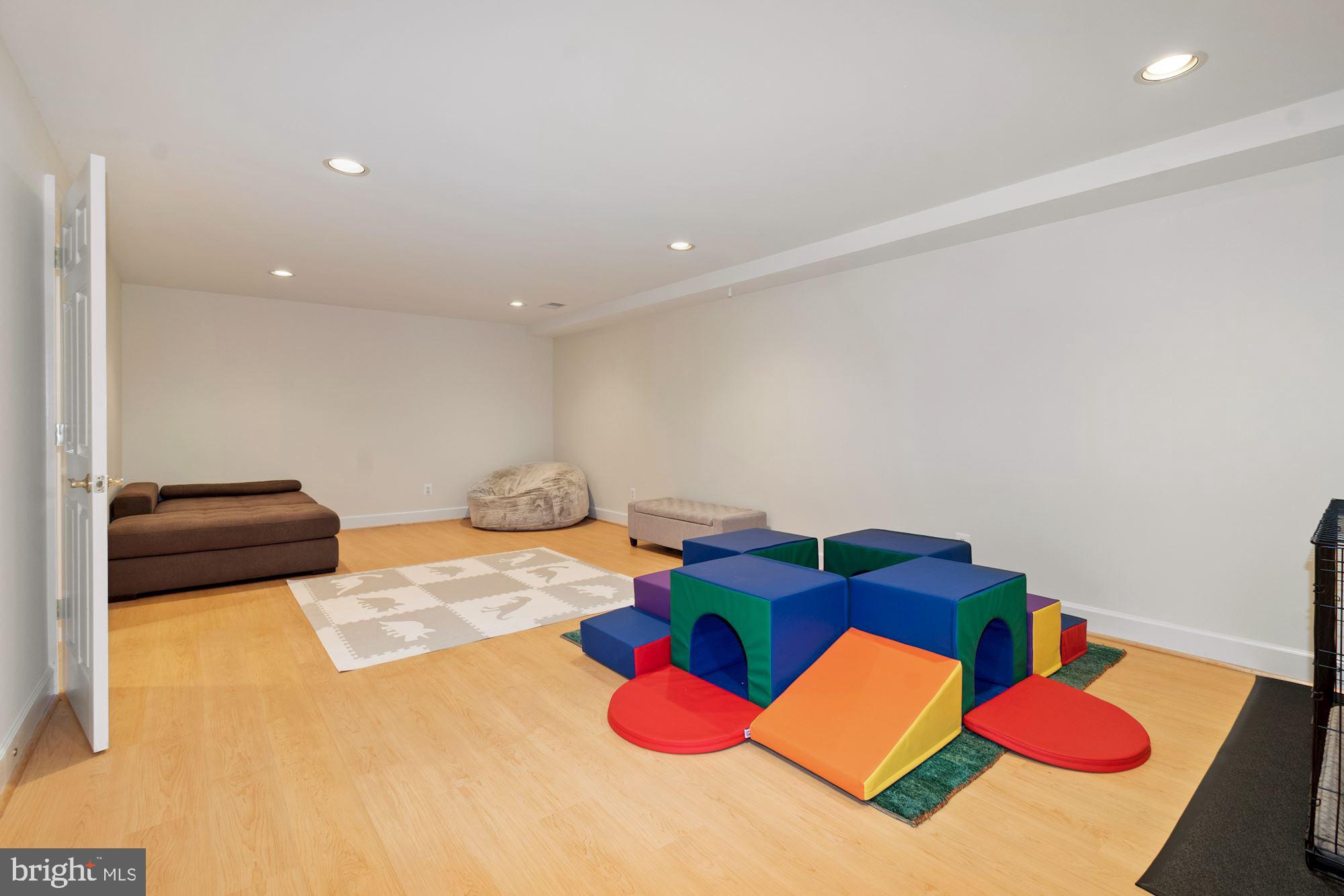 KENTLANDS - Residential