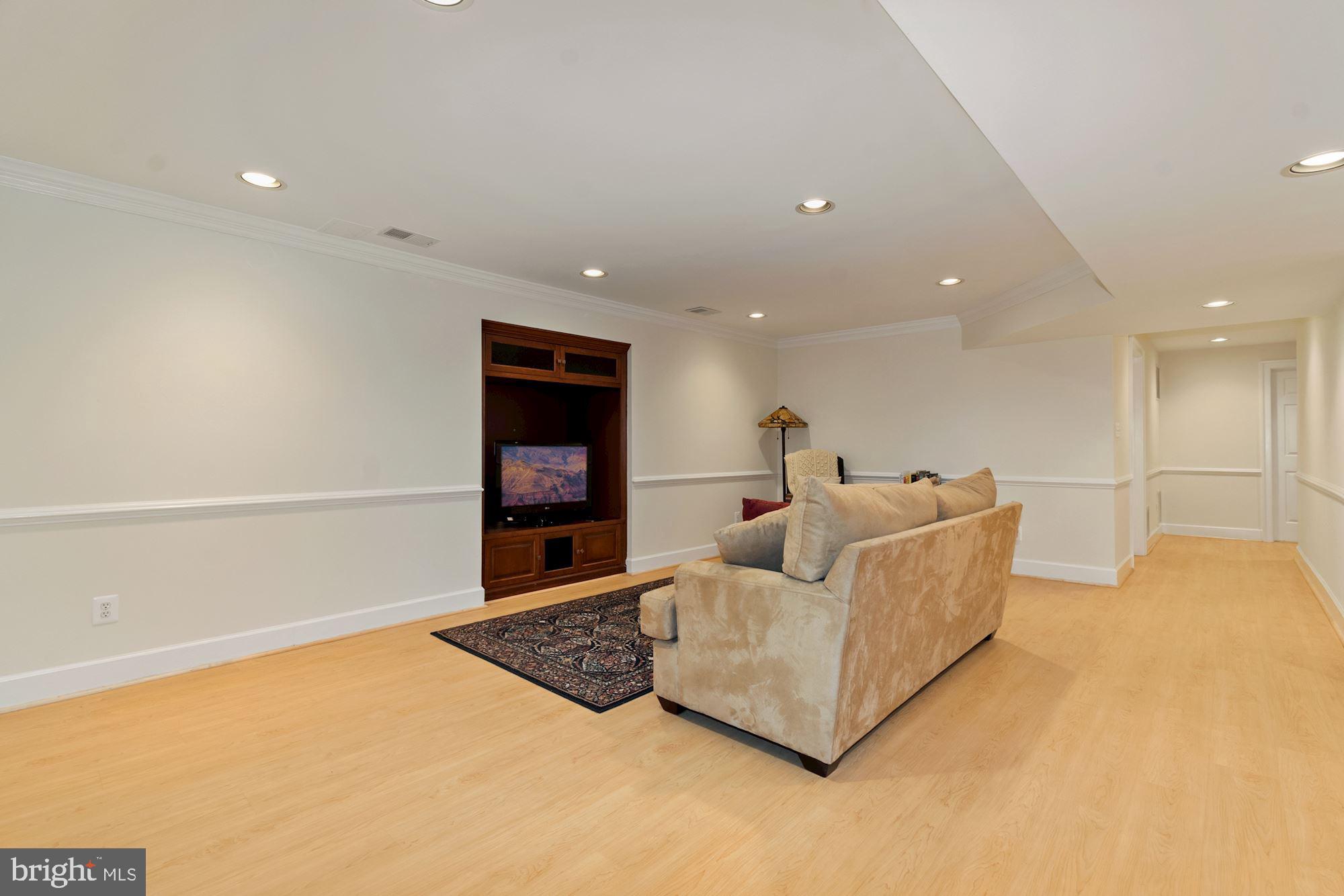 KENTLANDS - Residential