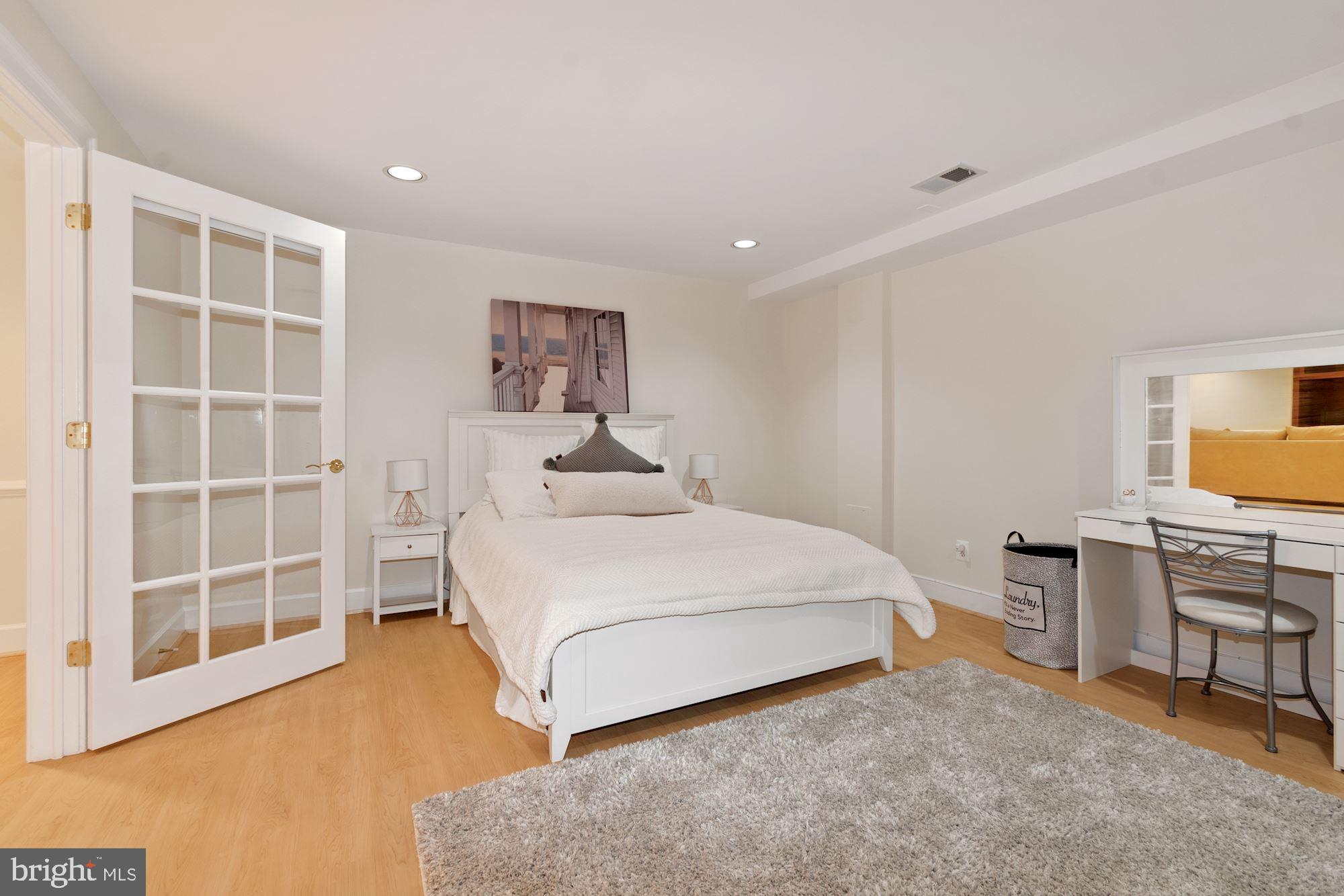 KENTLANDS - Residential