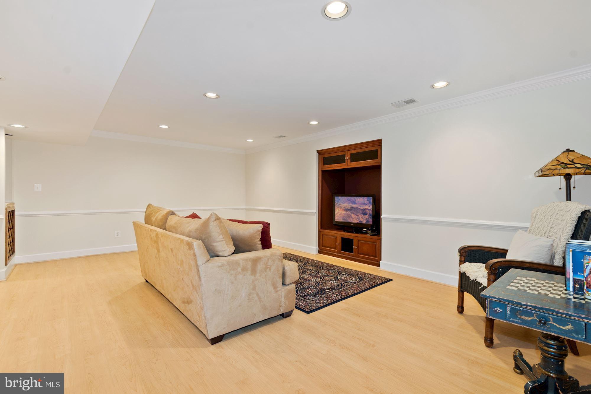 KENTLANDS - Residential