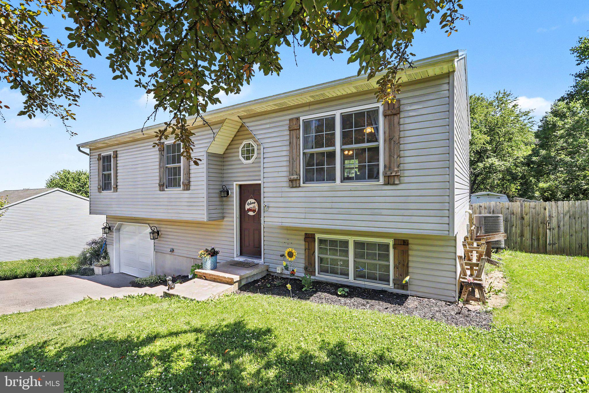 GOLDSBORO MANOR - Residential