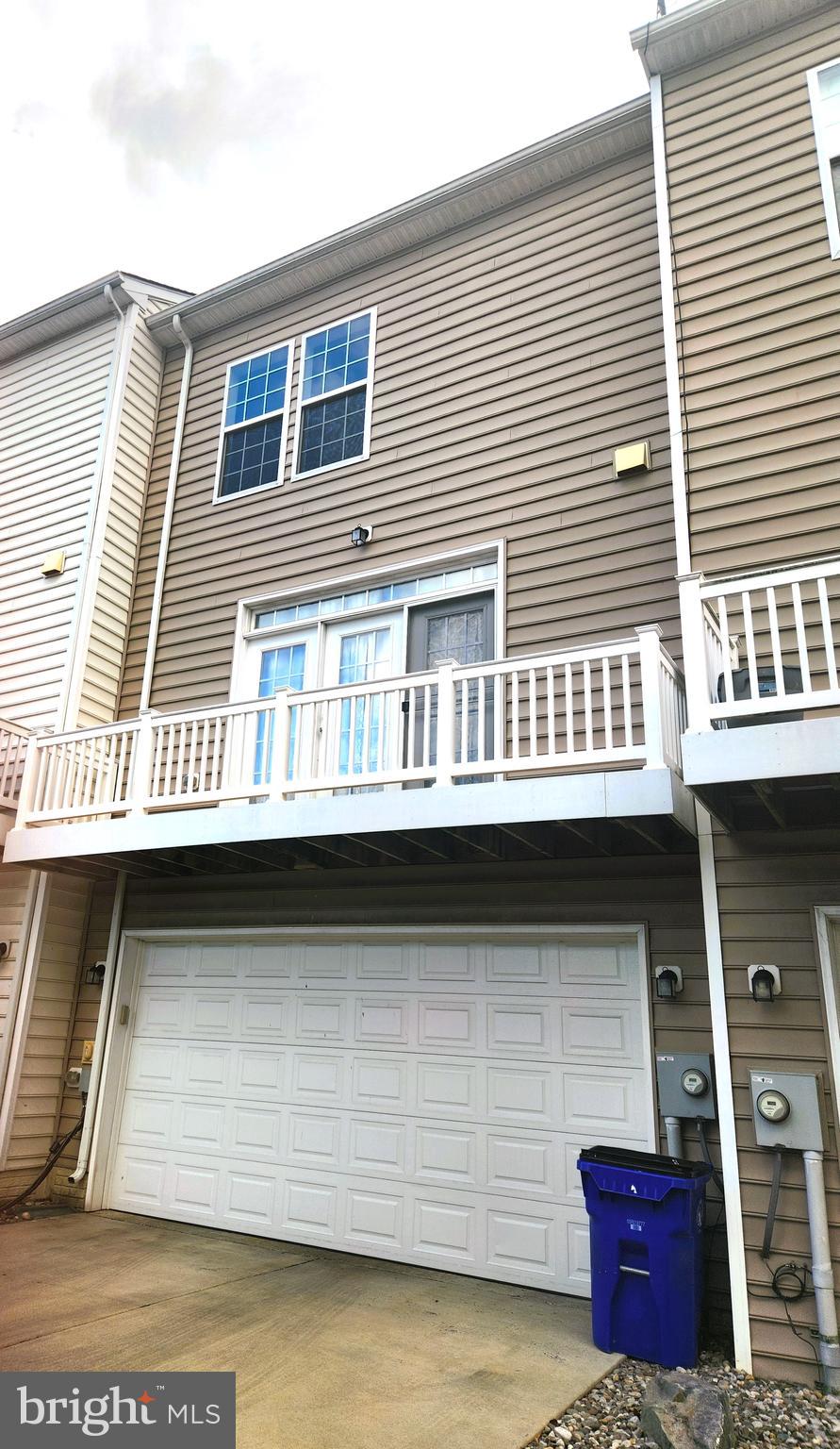MARKET SQUARE - Residential Lease