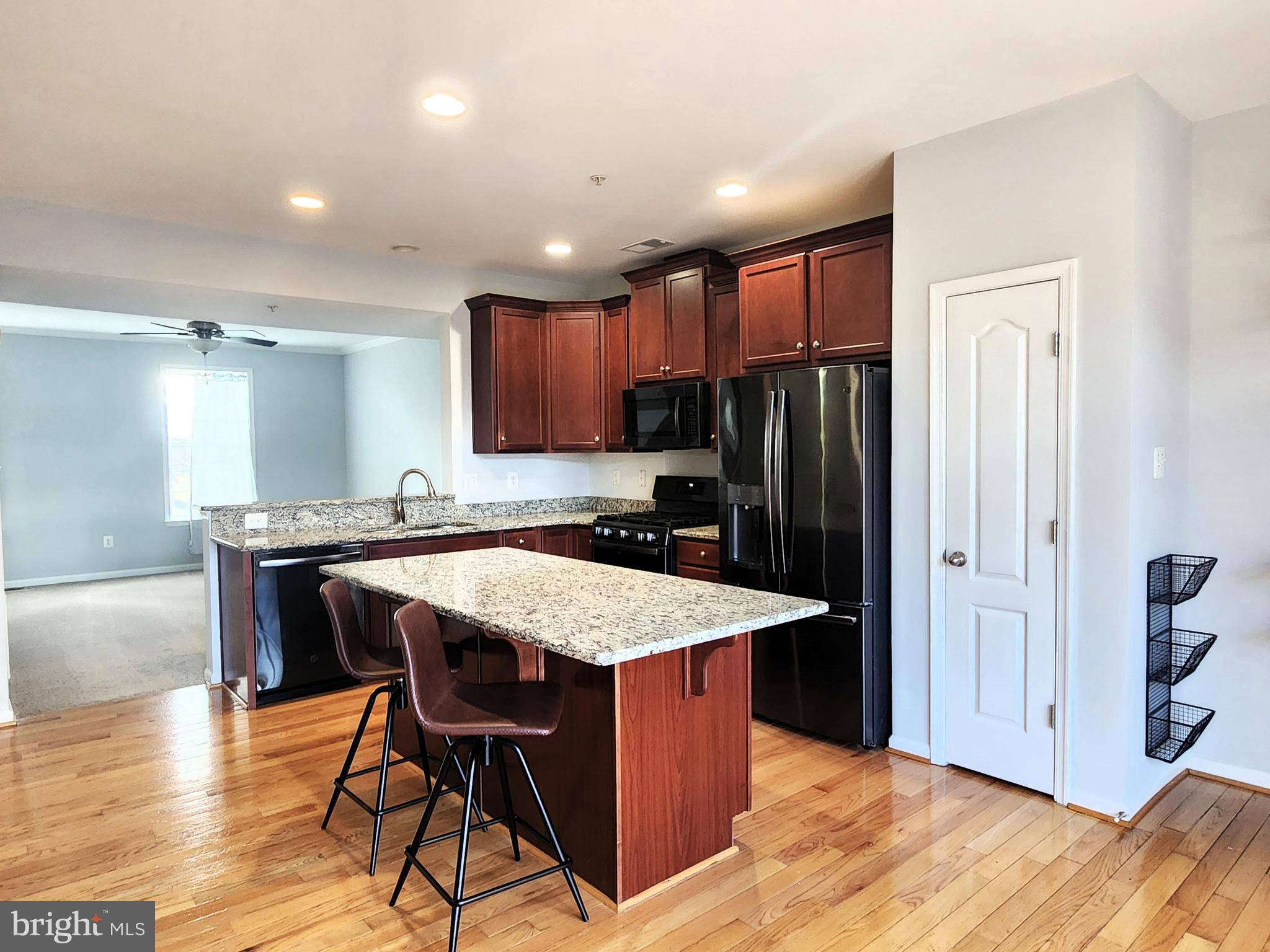MARKET SQUARE - Residential Lease