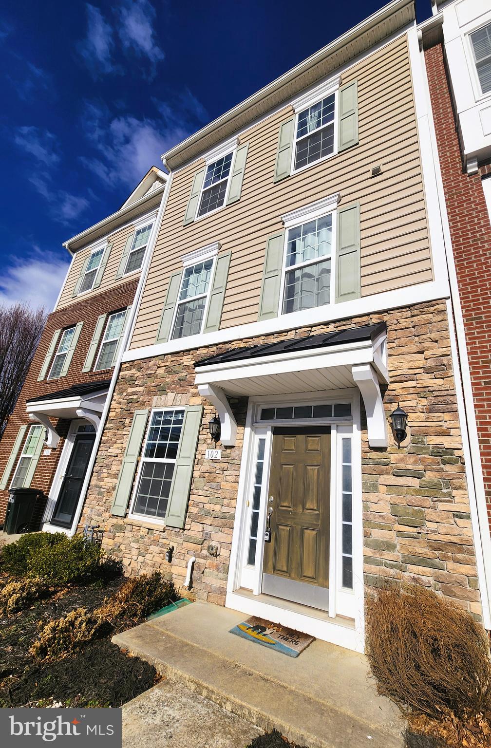 MARKET SQUARE - Residential Lease
