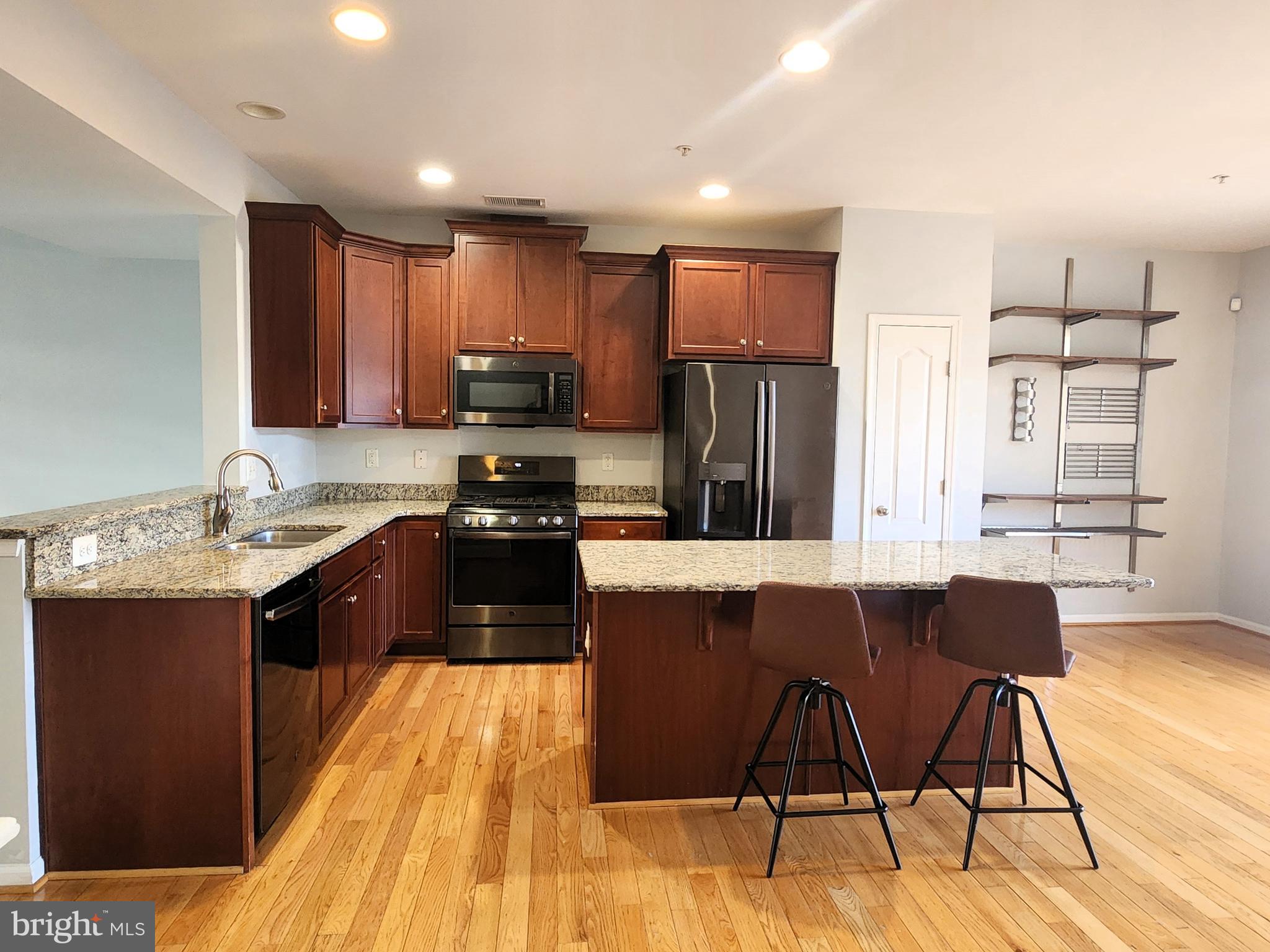 MARKET SQUARE - Residential Lease