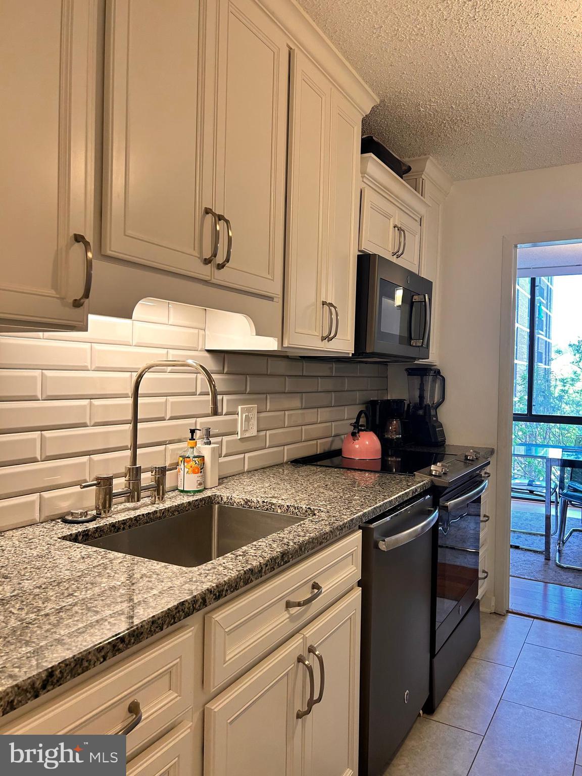 IDYLWOOD TOWERS - Residential