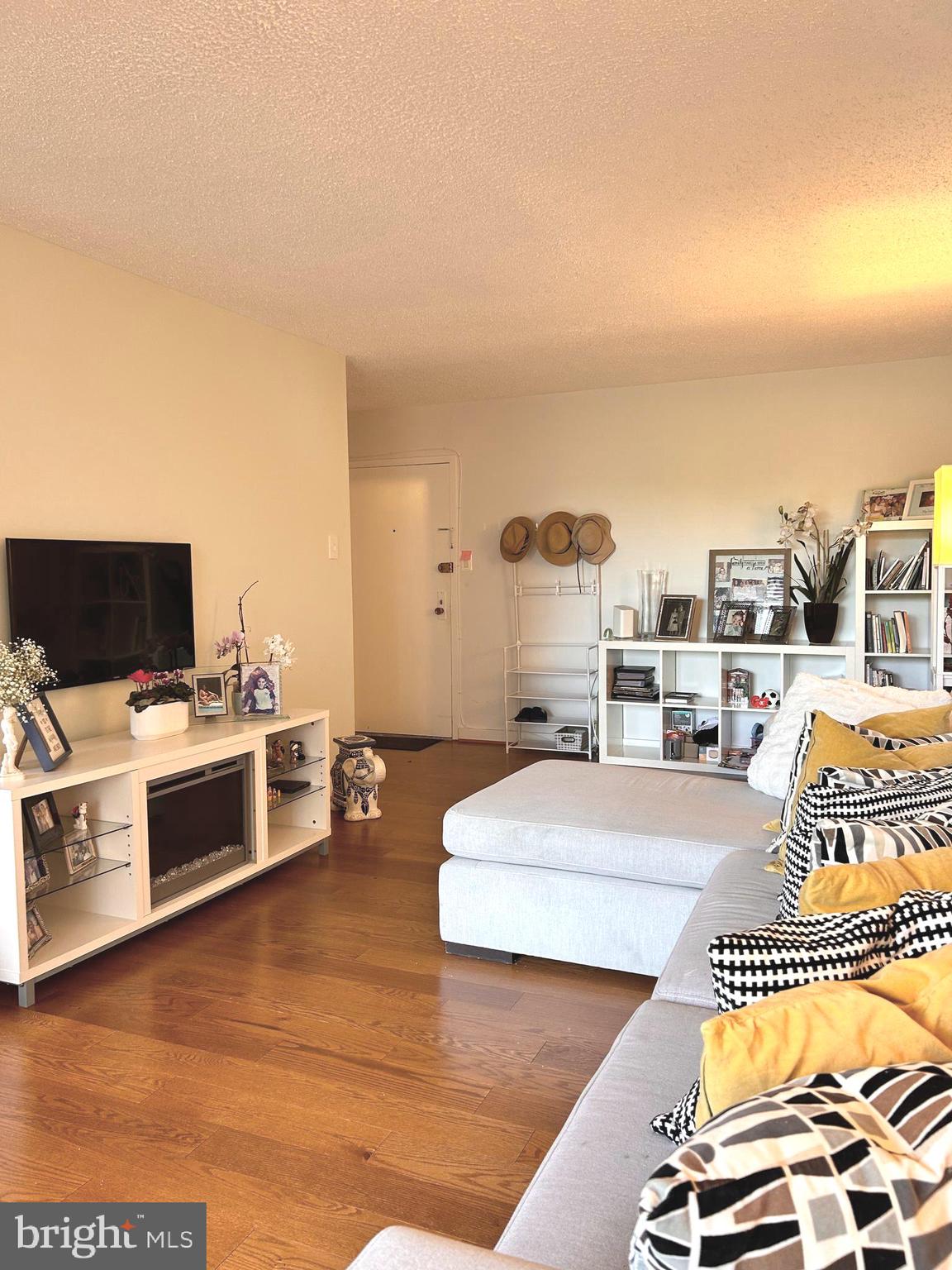 IDYLWOOD TOWERS - Residential