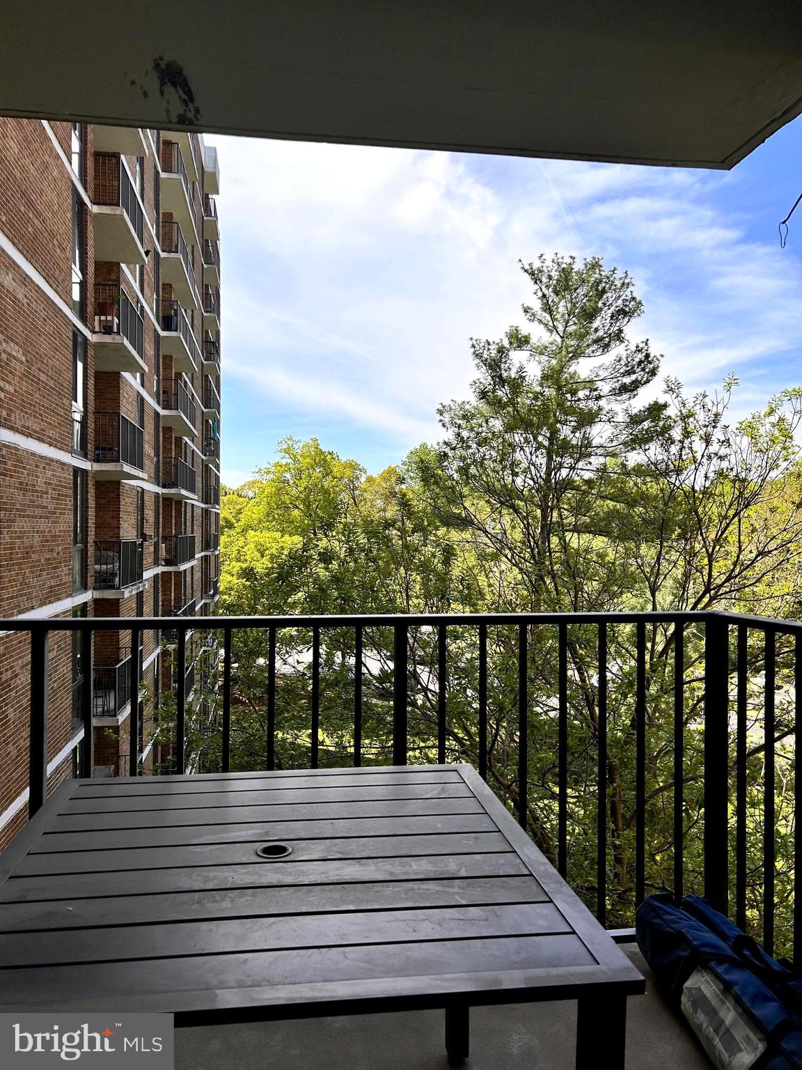 IDYLWOOD TOWERS - Residential