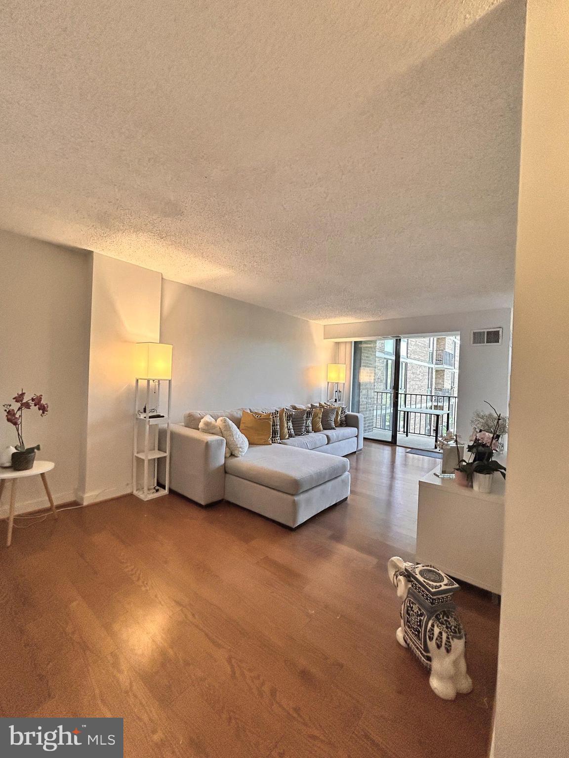 IDYLWOOD TOWERS - Residential