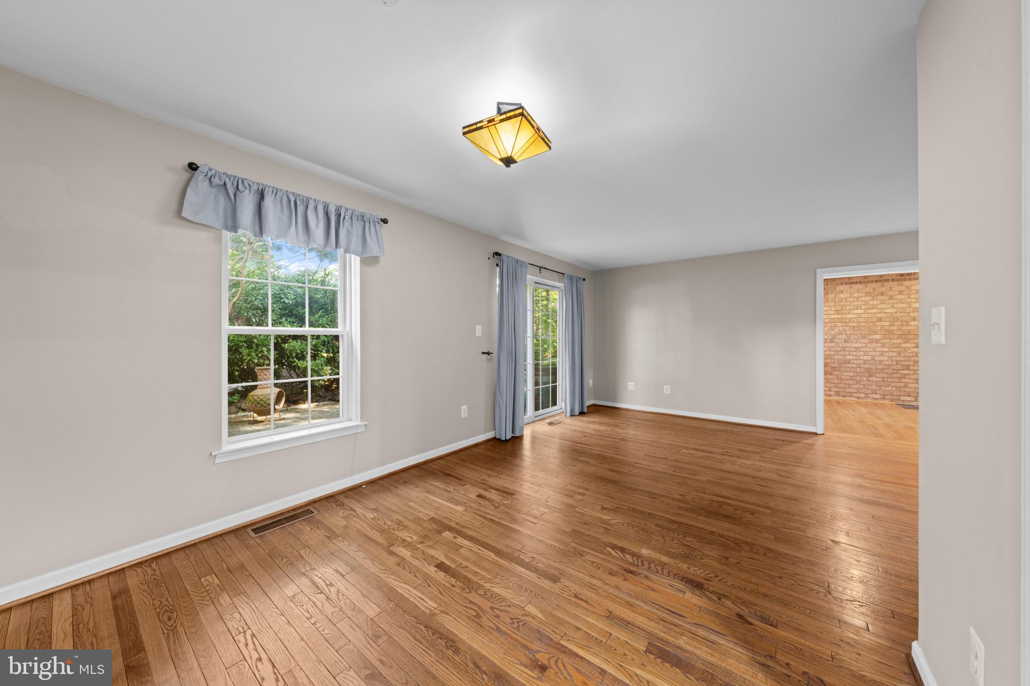 RESTON - Residential