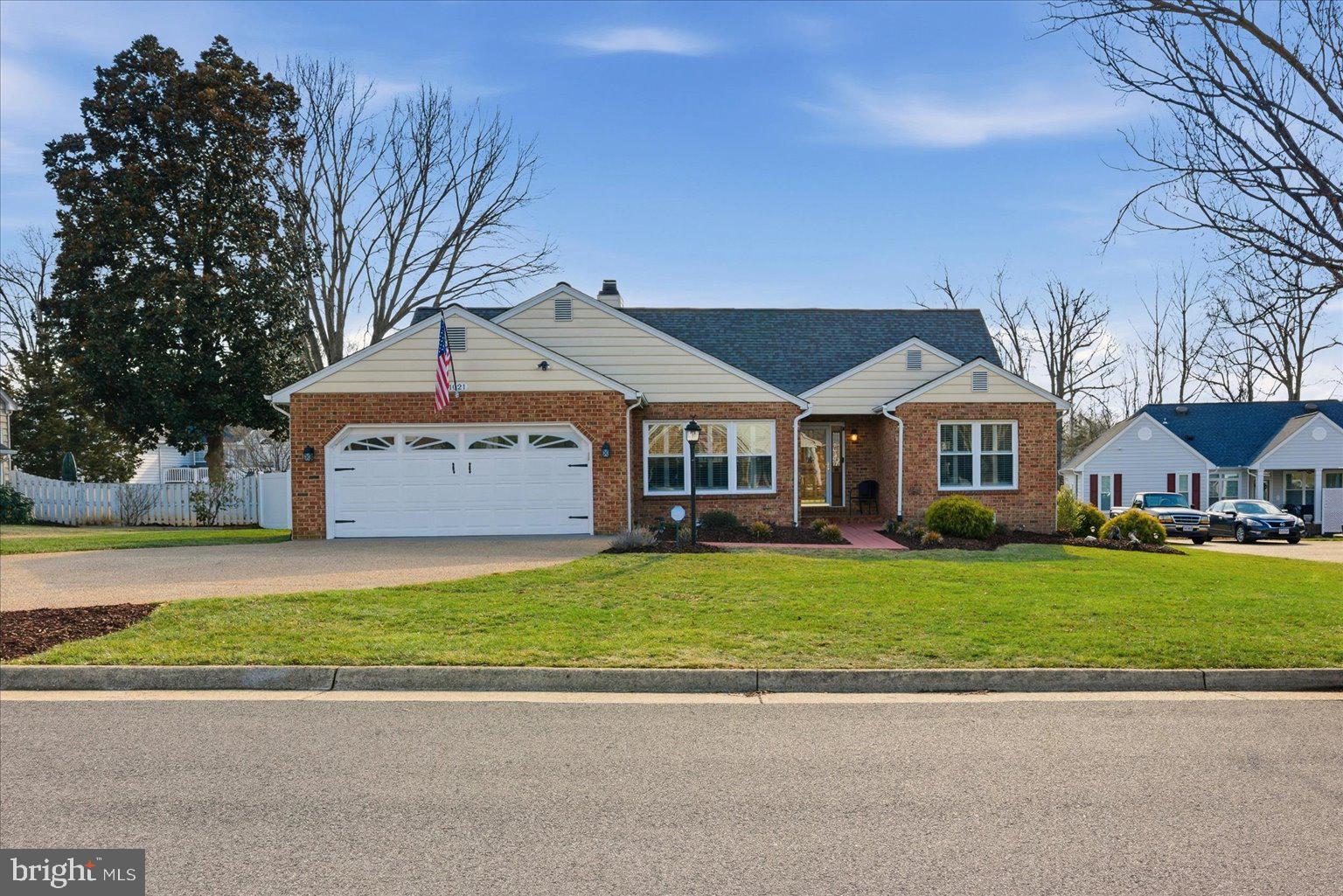 COUNTRY CLUB ESTATES - Residential