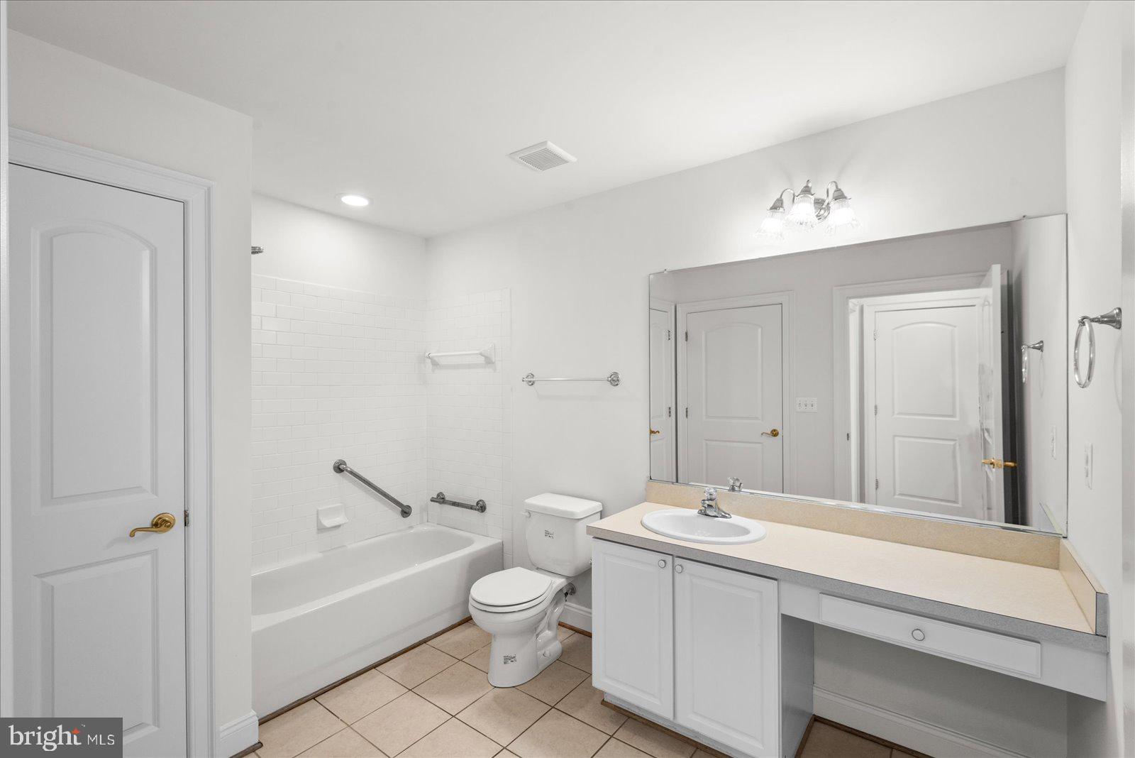 REGENCY PARK VILLAS - Residential