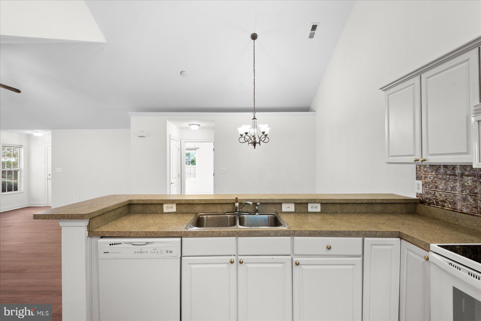 REGENCY PARK VILLAS - Residential