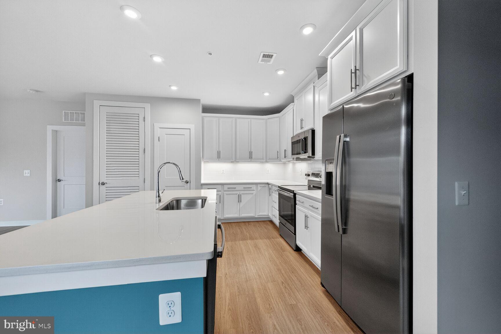 TALL OAKS - Residential