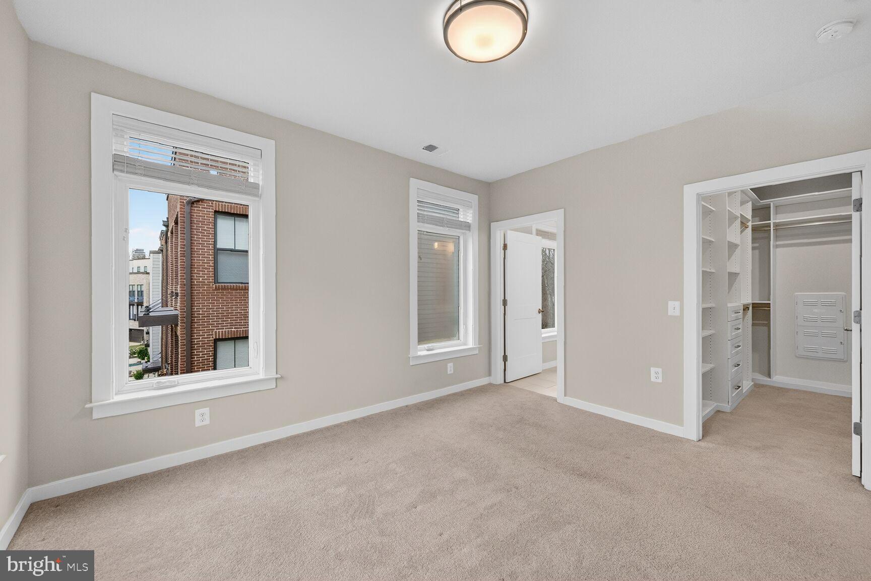 TALL OAKS - Residential