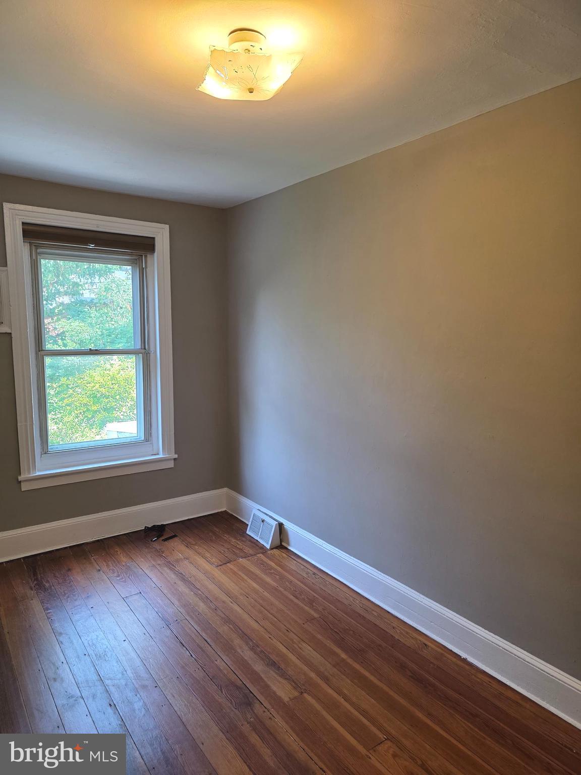 EAST FALLS - Residential