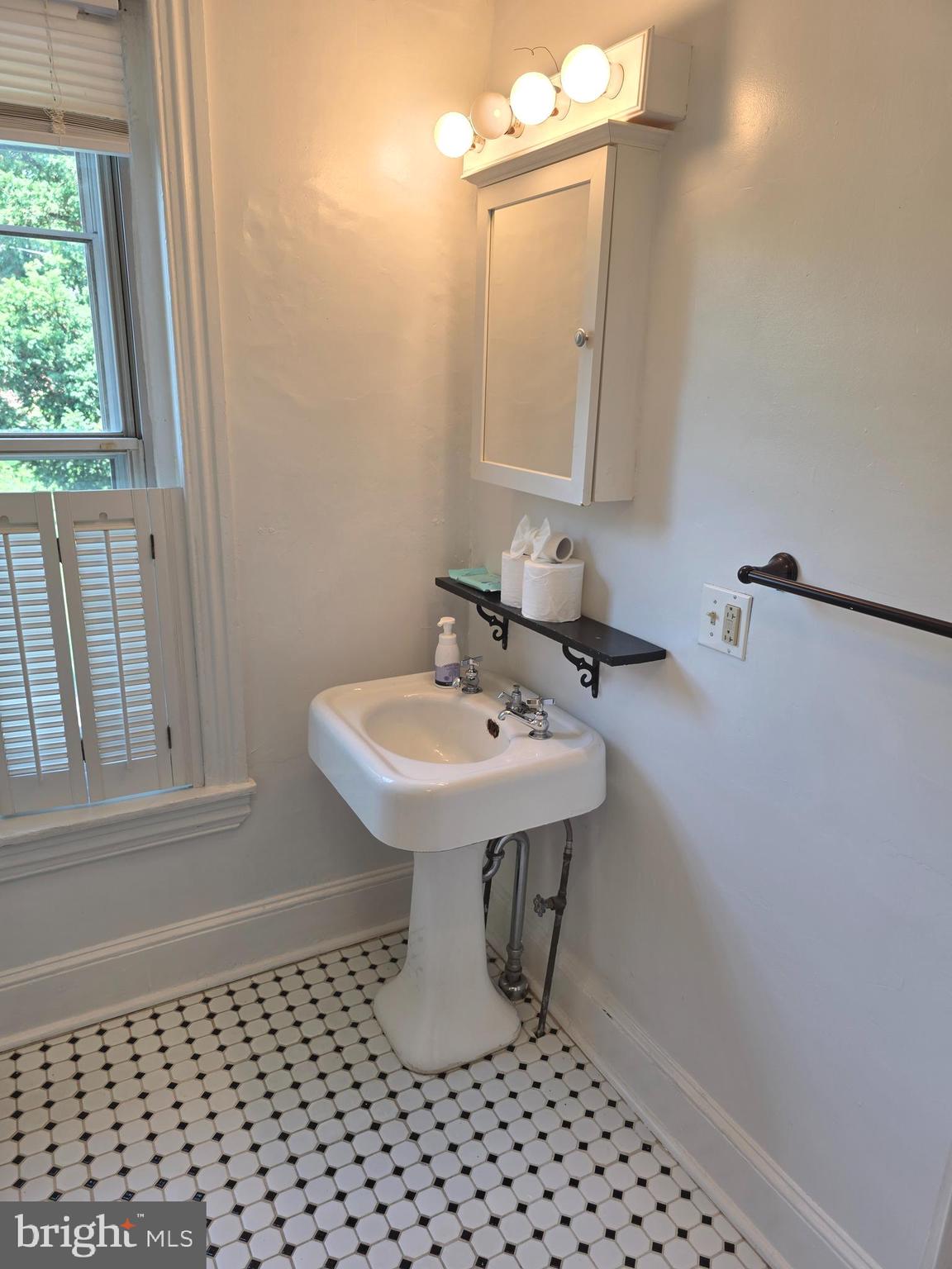 EAST FALLS - Residential