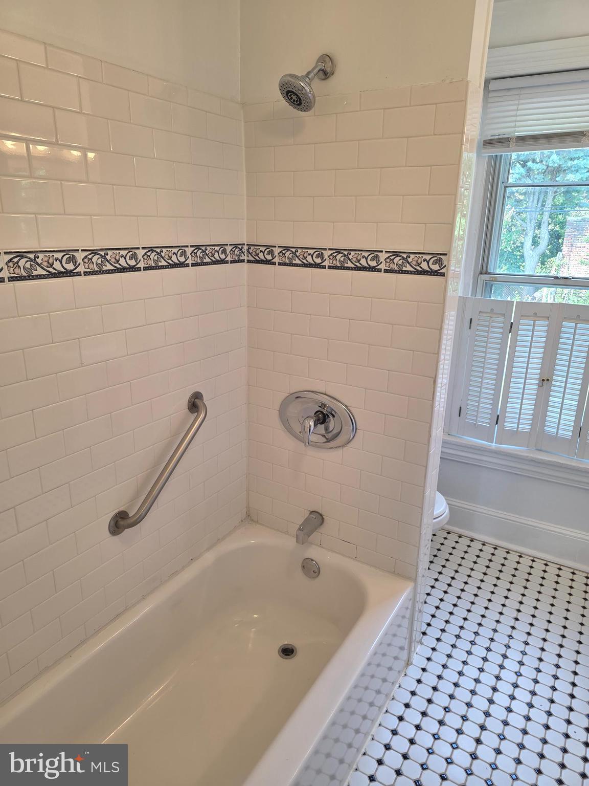 EAST FALLS - Residential