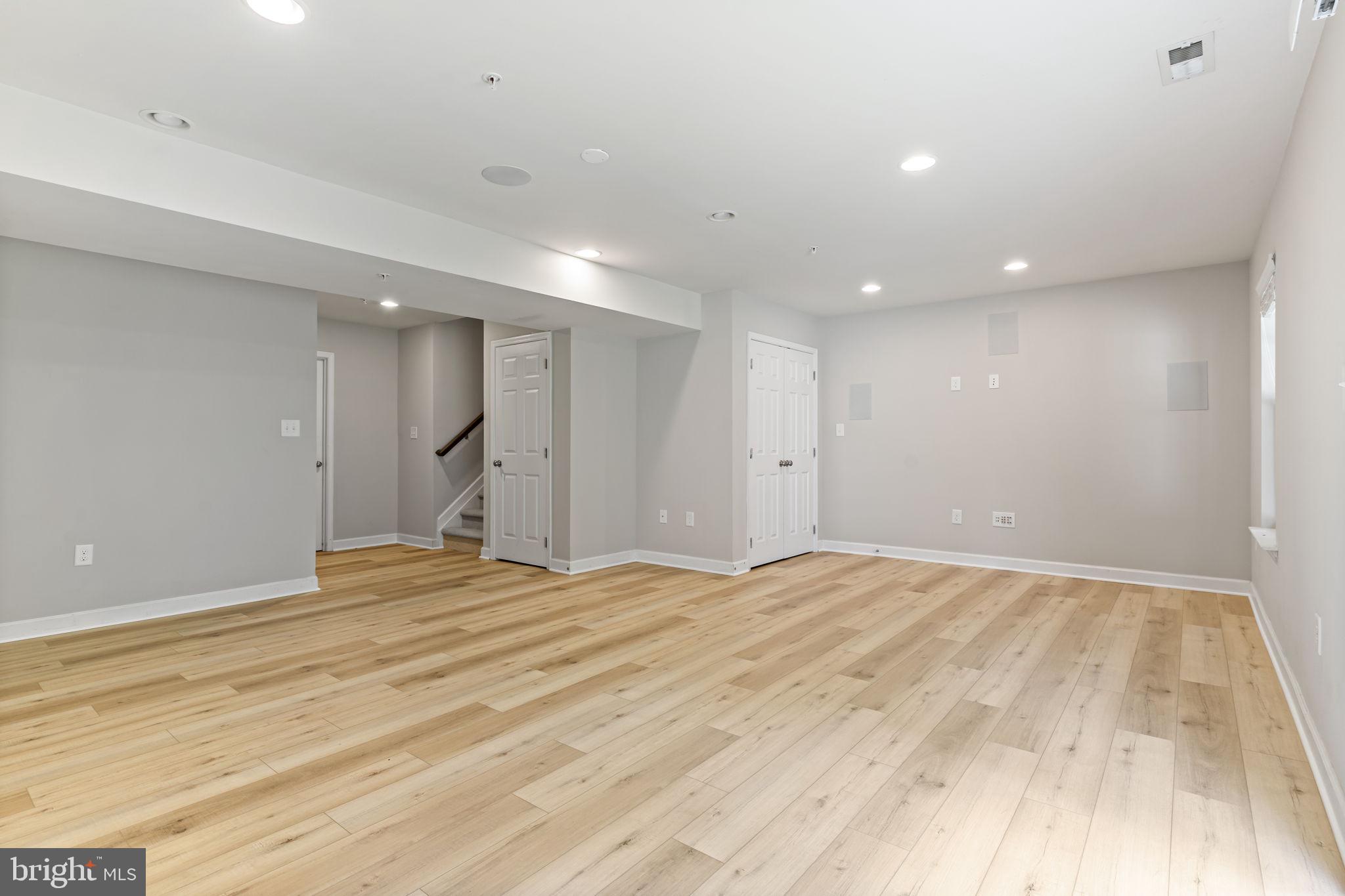 OAK TREE LANDING - Residential