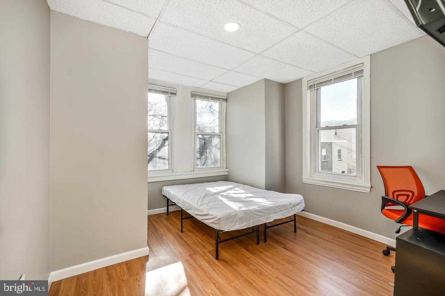 EAST KENSINGTON - Residential