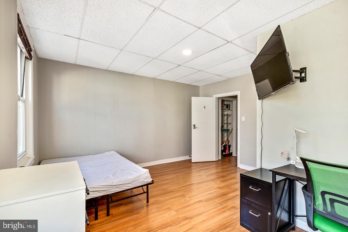 EAST KENSINGTON - Residential