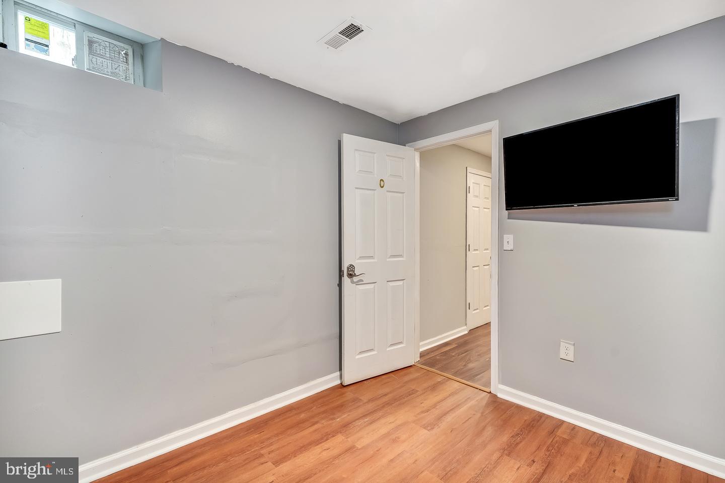 EAST KENSINGTON - Residential
