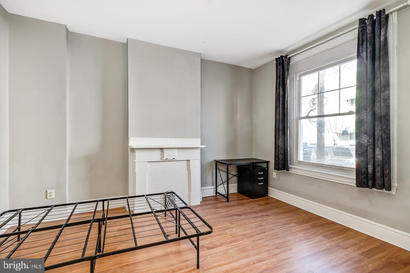 EAST KENSINGTON - Residential