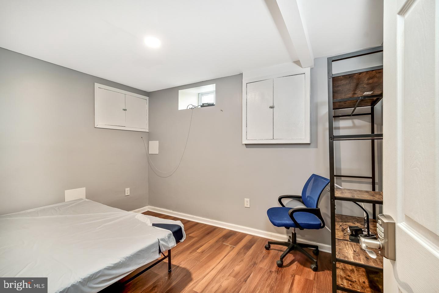 EAST KENSINGTON - Residential