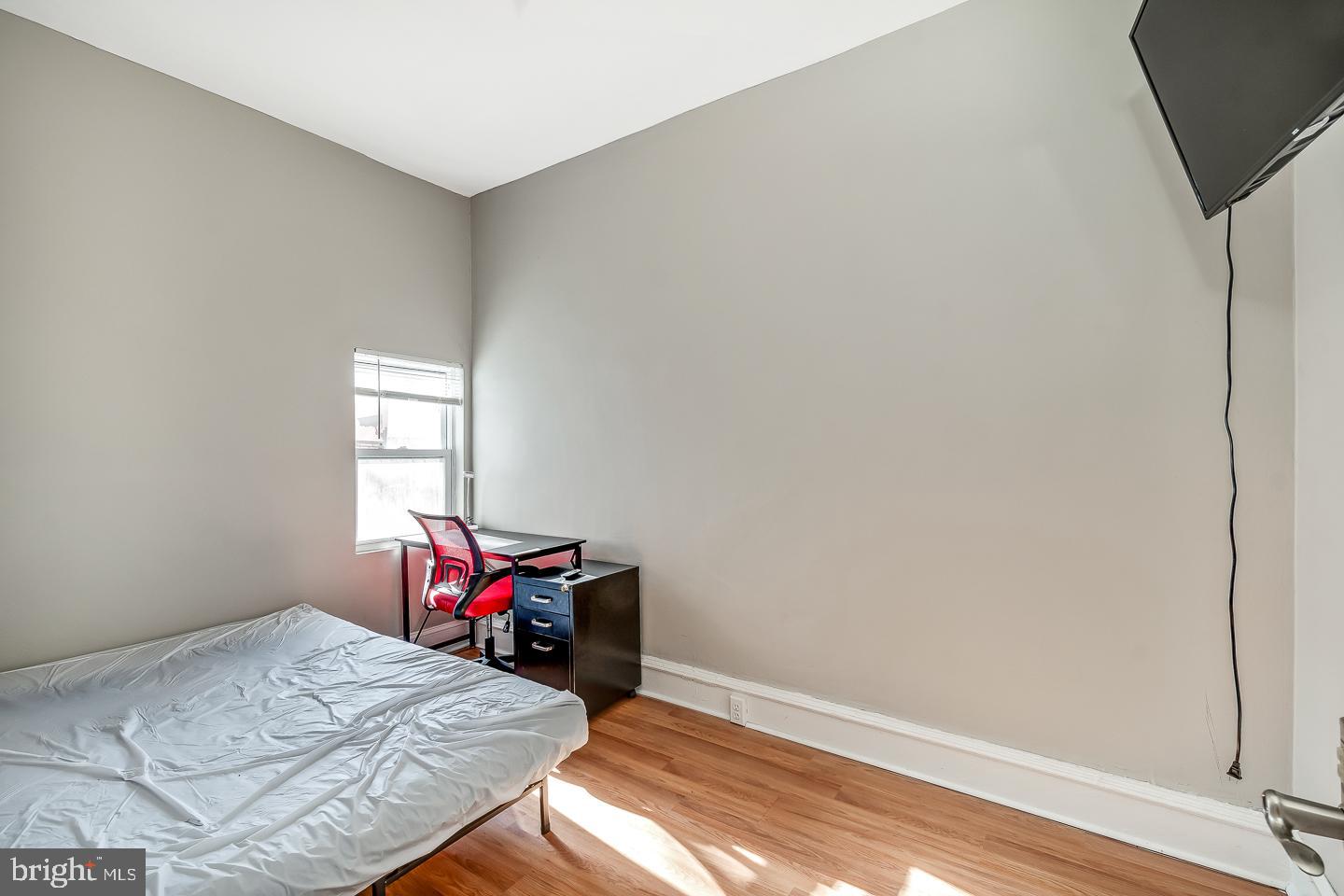 EAST KENSINGTON - Residential