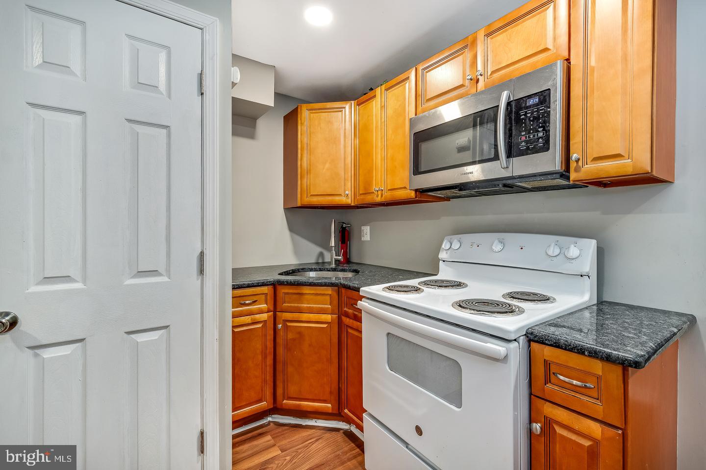 EAST KENSINGTON - Residential