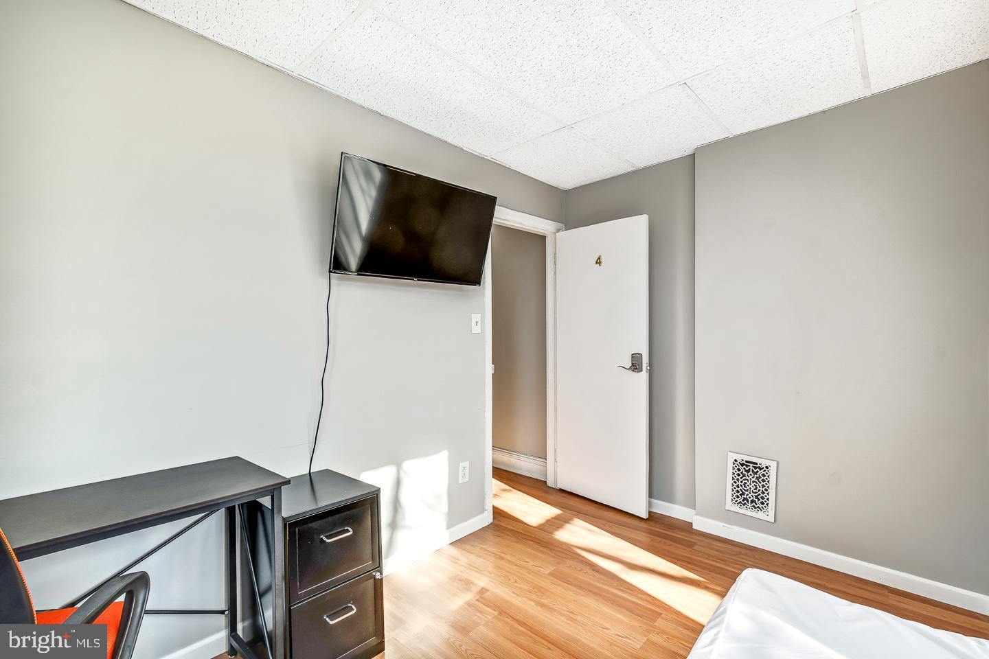 EAST KENSINGTON - Residential