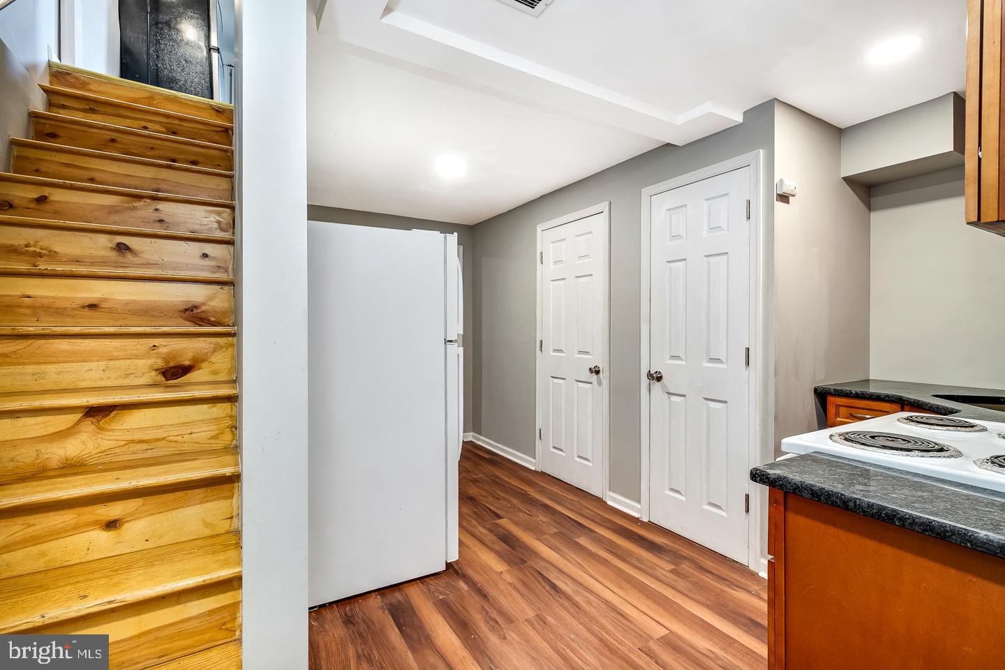 EAST KENSINGTON - Residential
