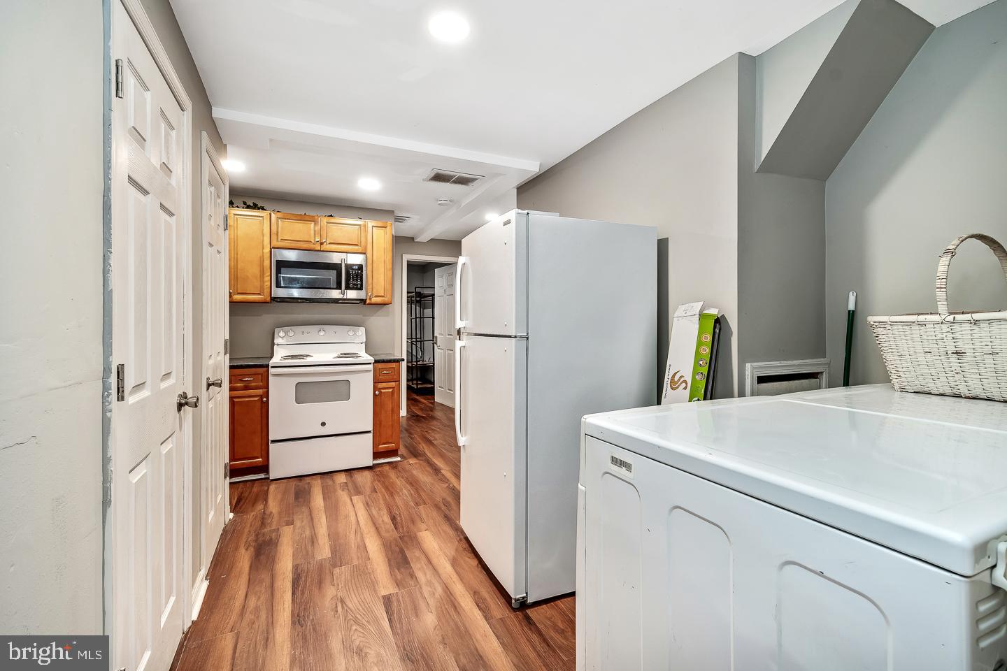 EAST KENSINGTON - Residential