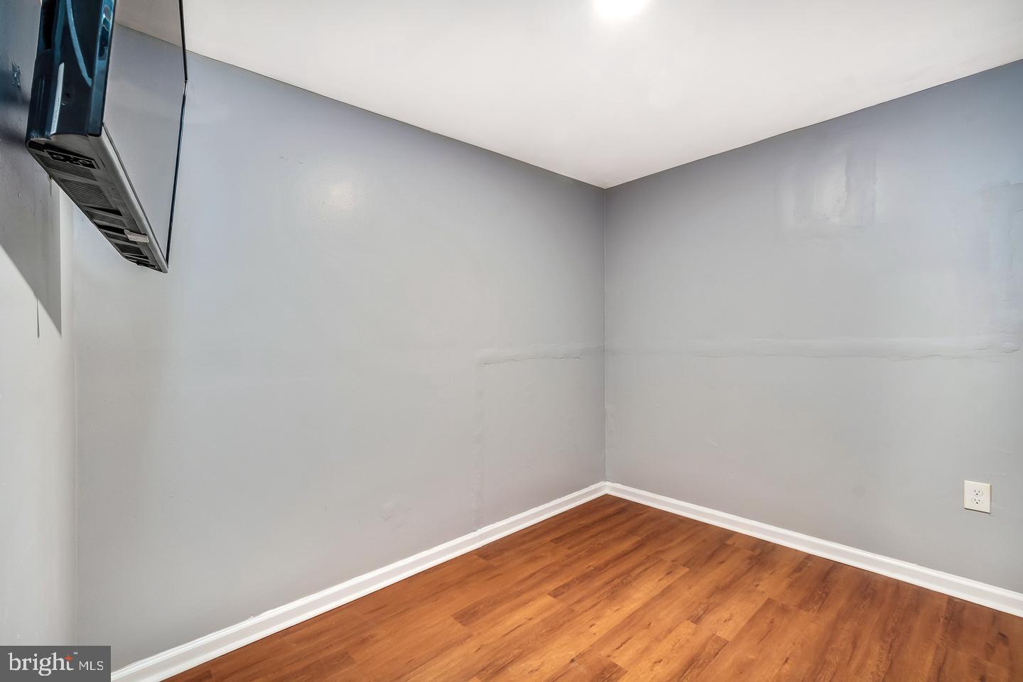 EAST KENSINGTON - Residential