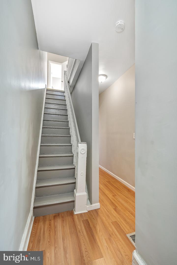 EAST KENSINGTON - Residential