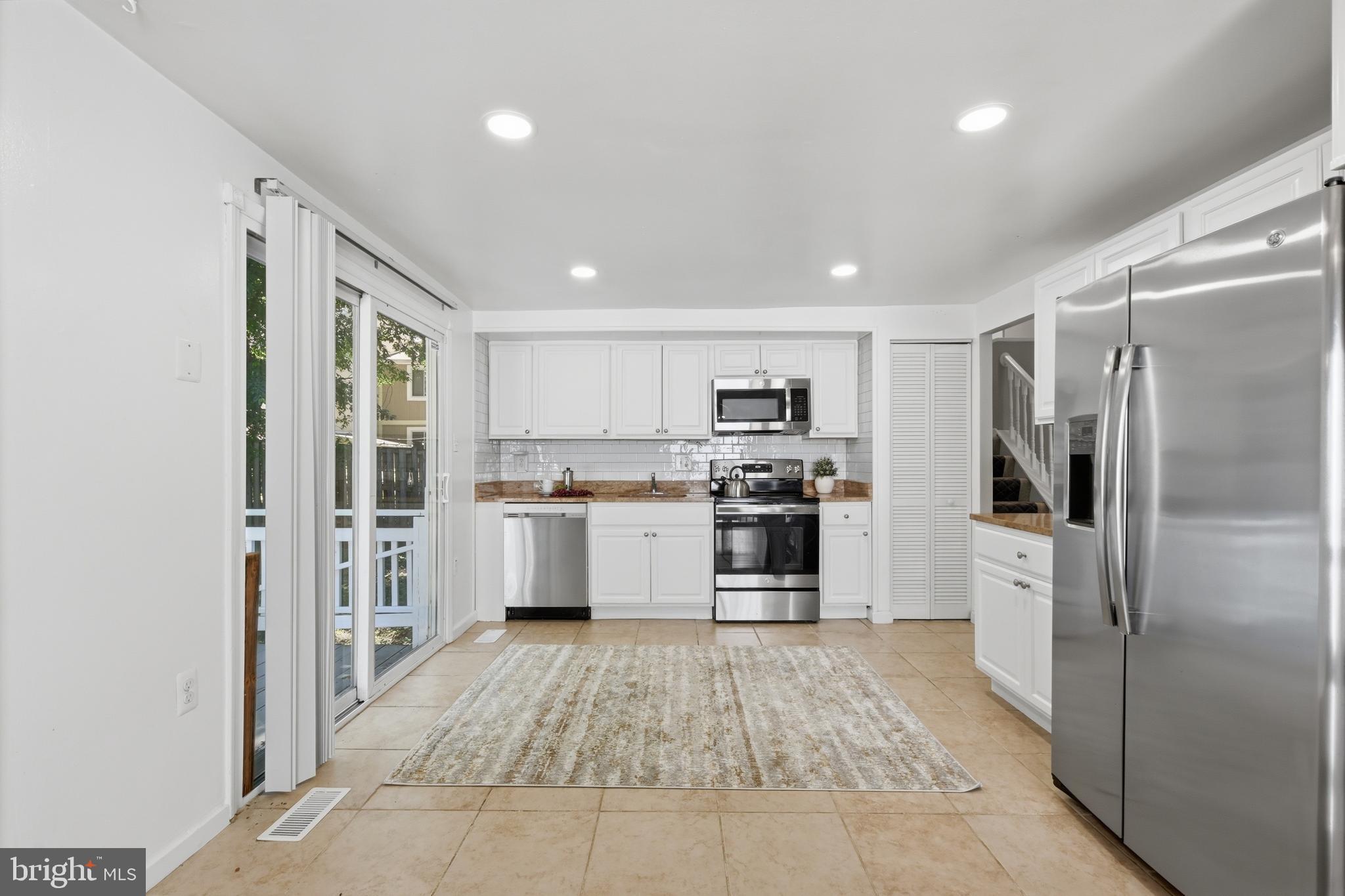 RESTON - Residential