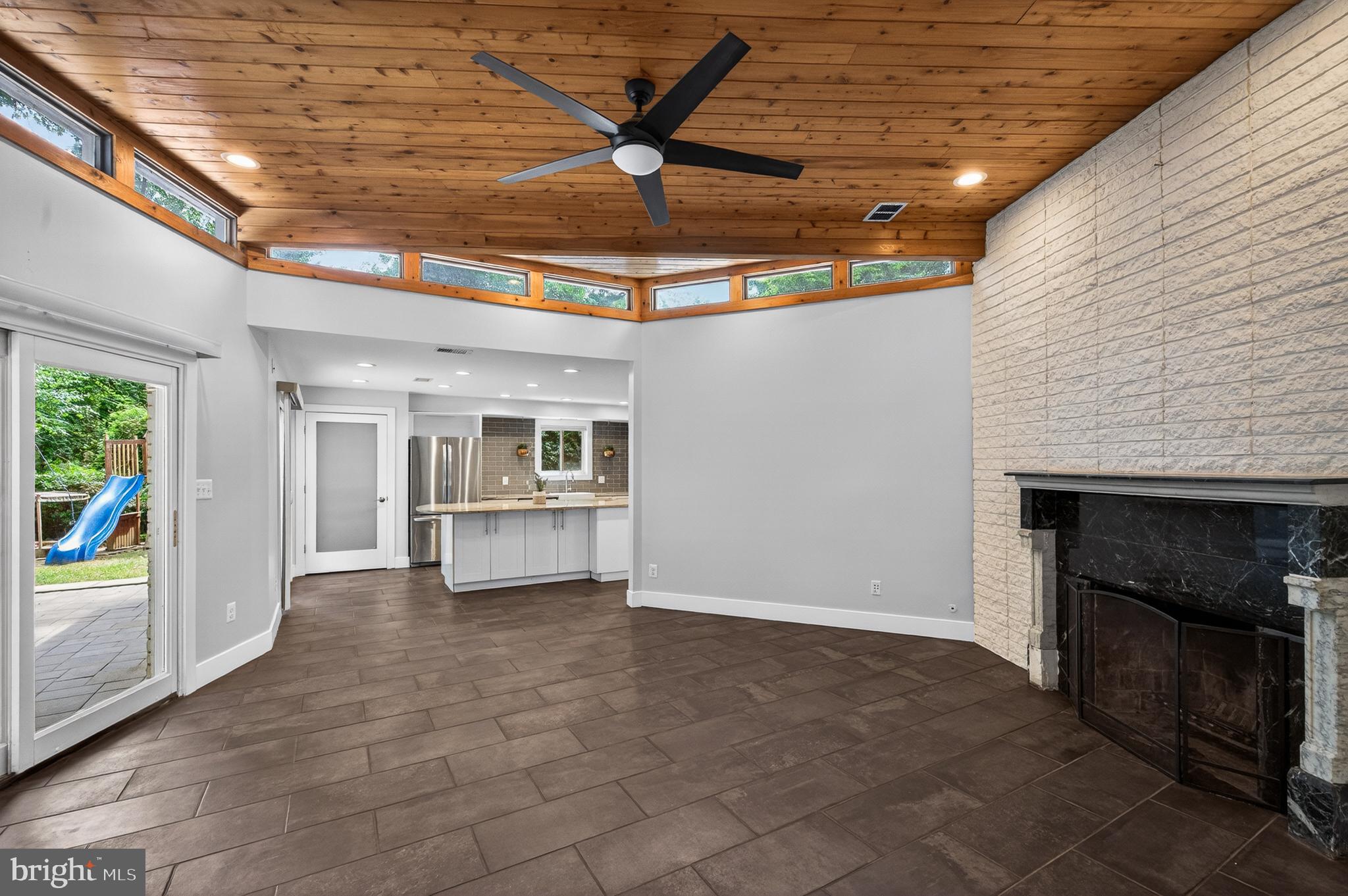 HALLOWING POINT RIVER ESTATES - Residential