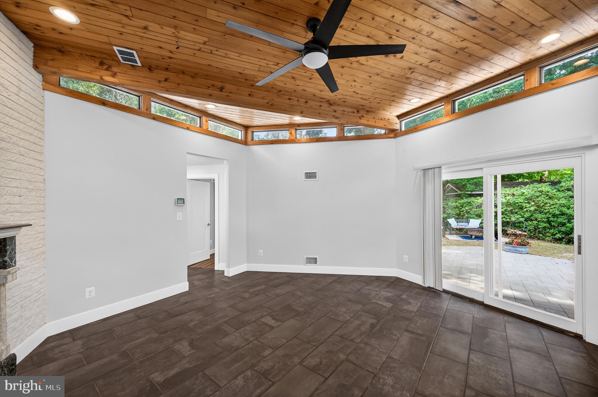 HALLOWING POINT RIVER ESTATES - Residential